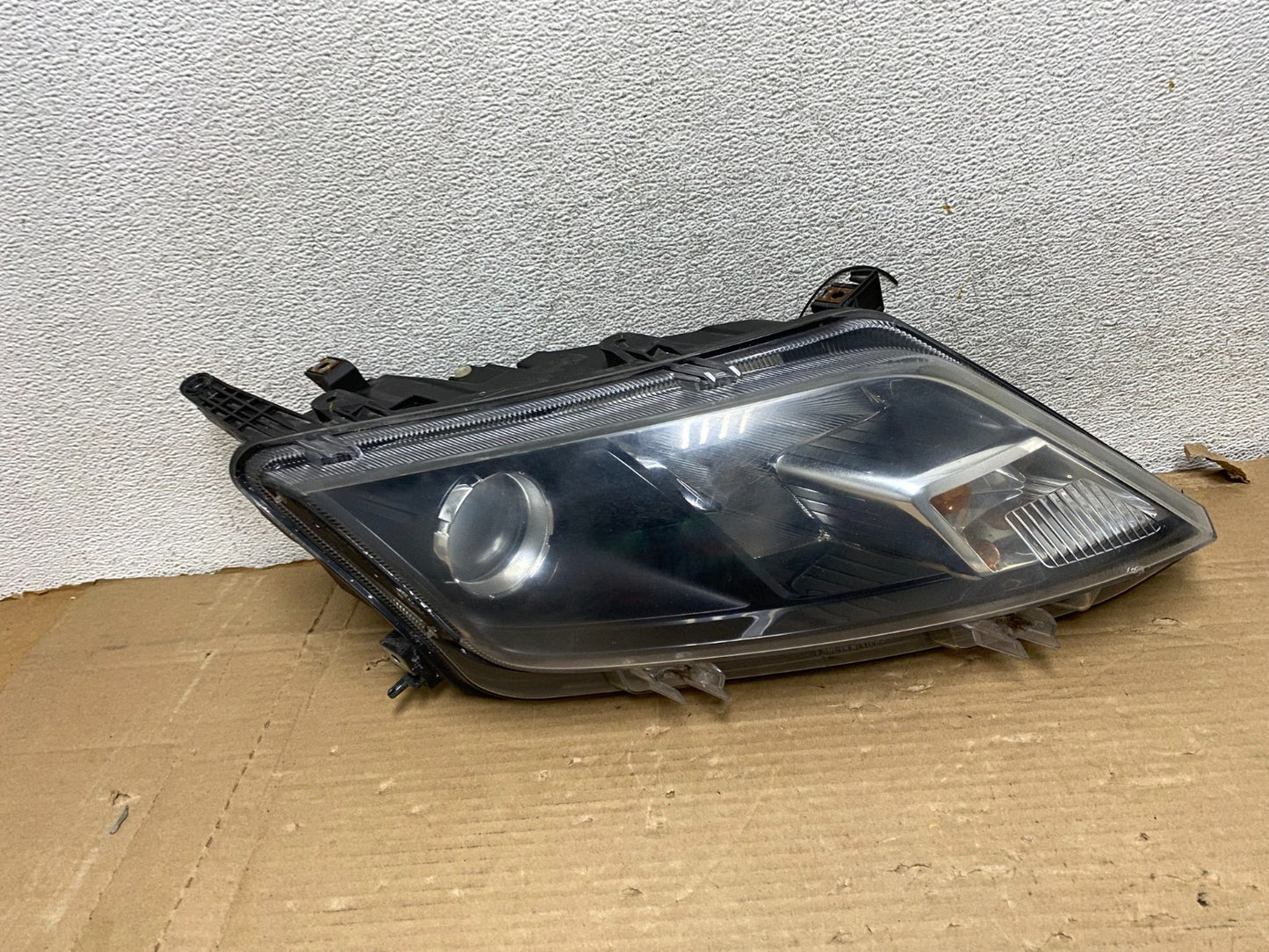 2010 2011 2012 Ford Fusion Right Passenger RH Headlight Halogen AG8154 DW0