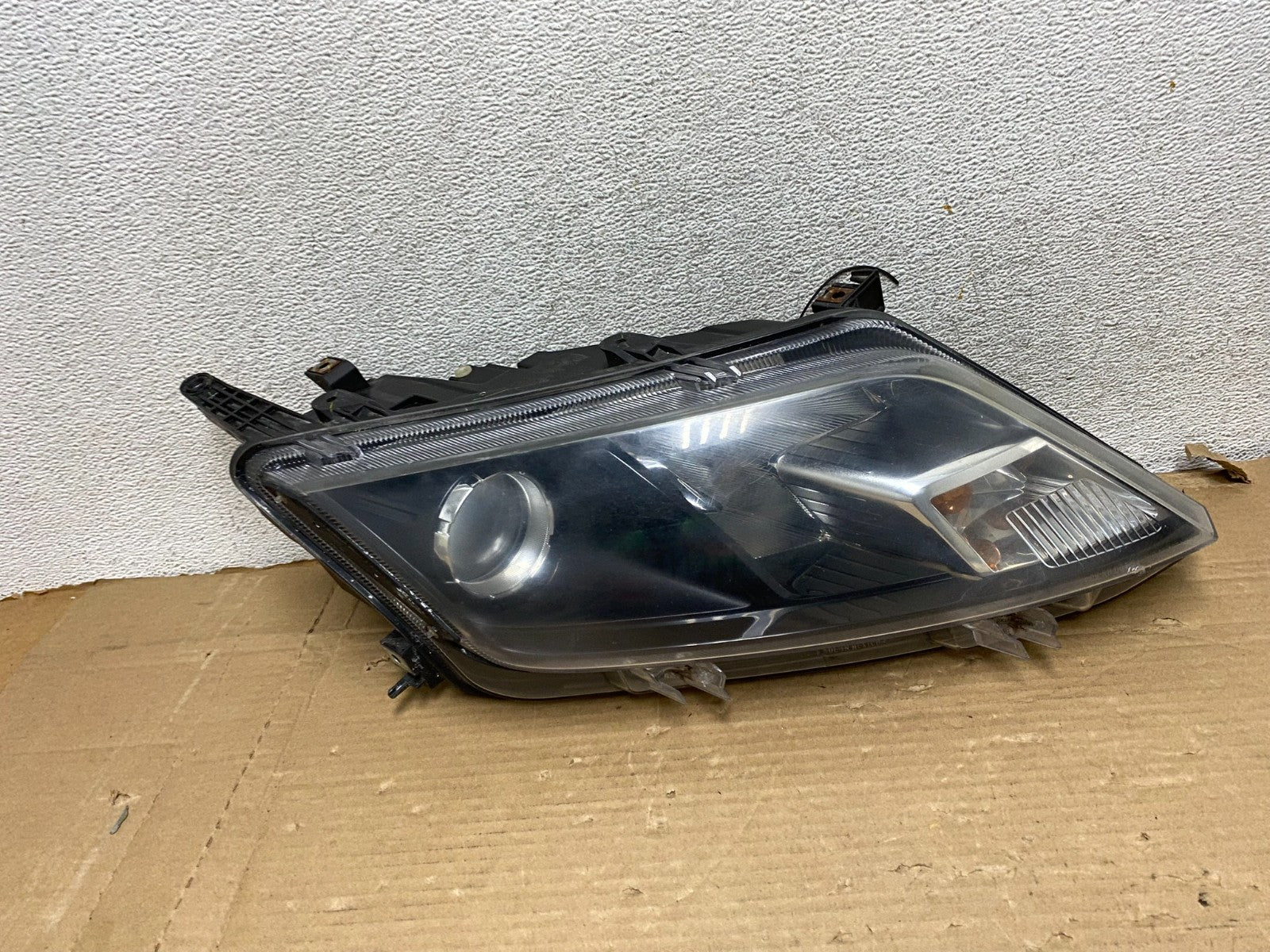 2010 2011 2012 Ford Fusion Right Passenger RH Headlight Halogen AG8154 DW0