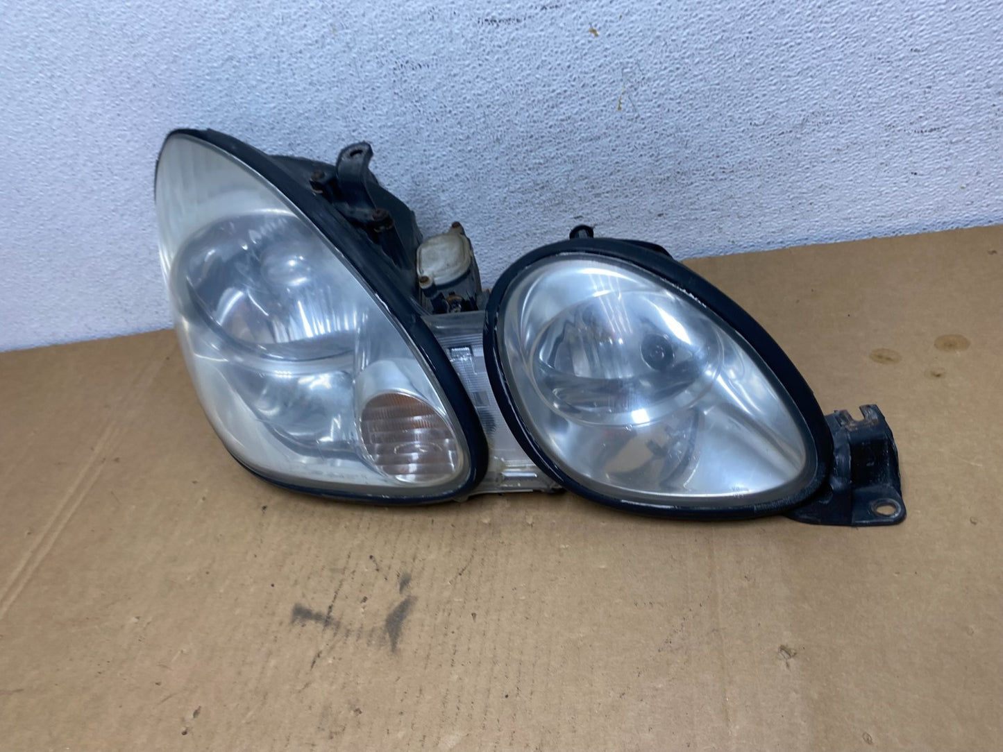 2001 to 2005 Lexus GS430 Gs300 Right Passenger Headlight Halogen AD2670 DW1