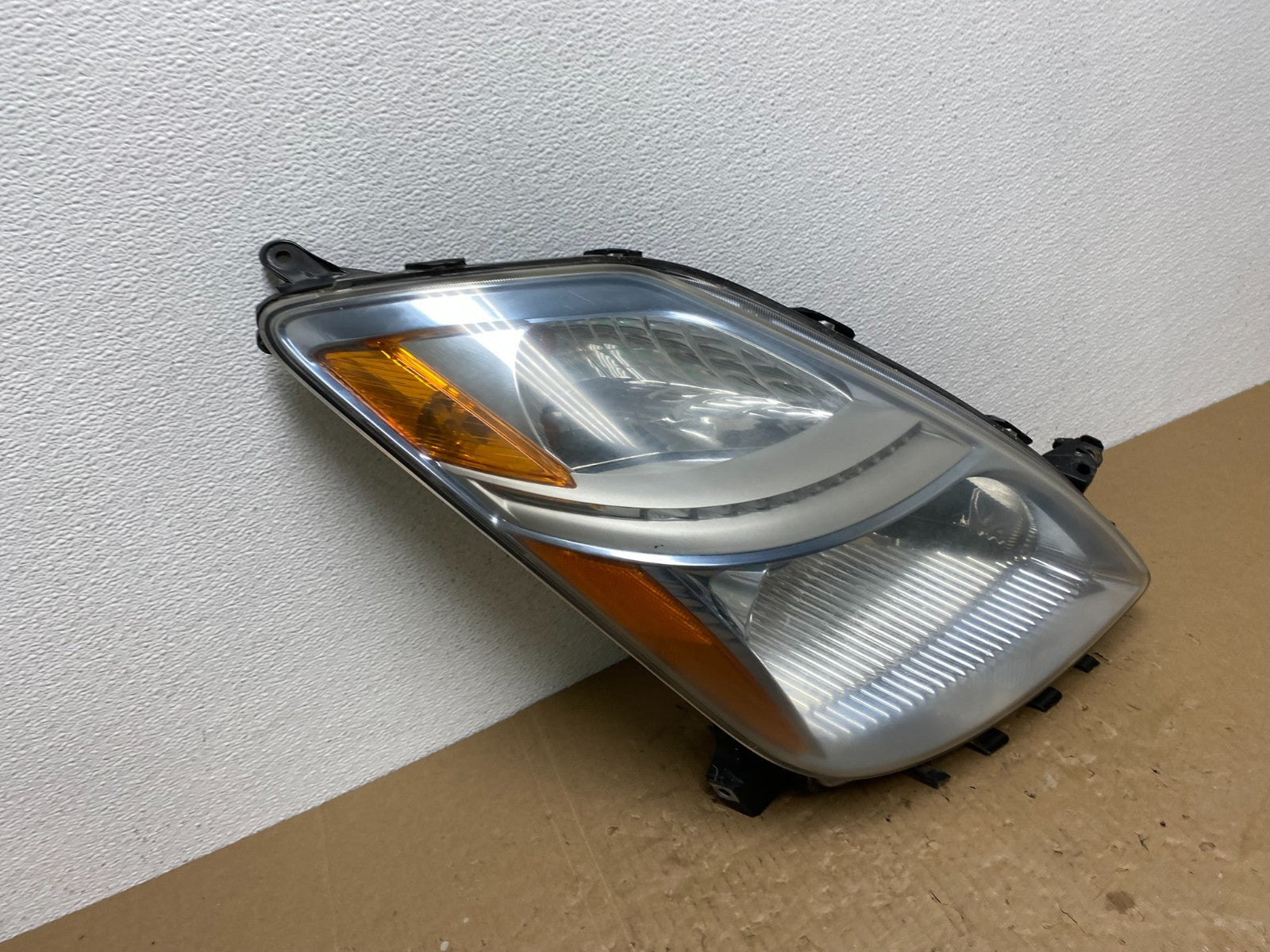 2006 - 2009 Toyota Prius Right Passenger Rh Side Headlight Halogen AB6948 DW2