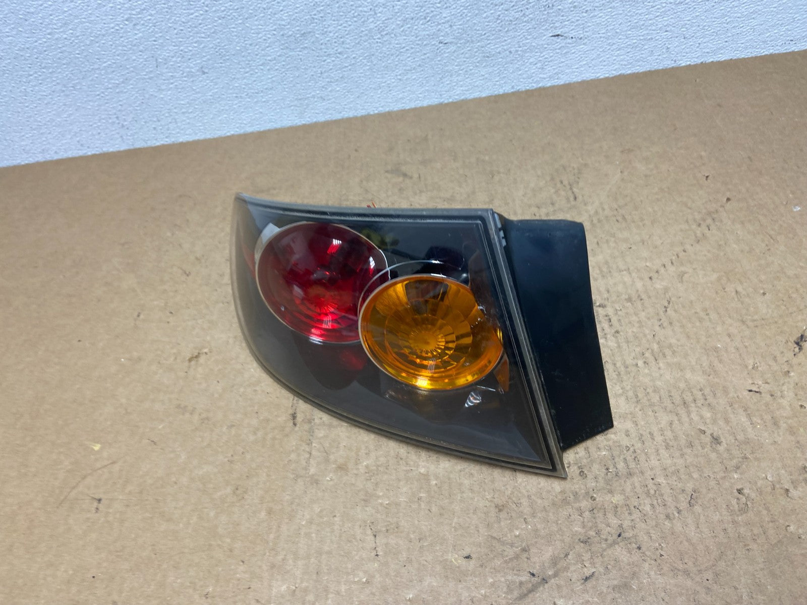 2004 2005 Mazda 3 Left Driver LH Side Tail Light OEM AC3129 DW1