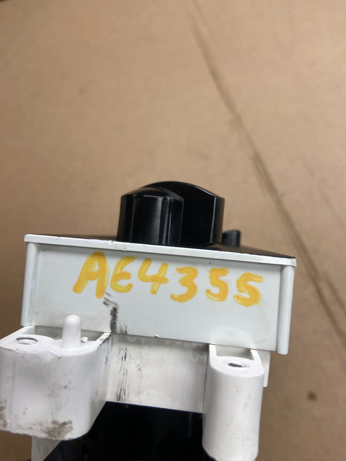 2001-2004 Nissan Xterra Heater A/C Climate Temperature Control AE43555