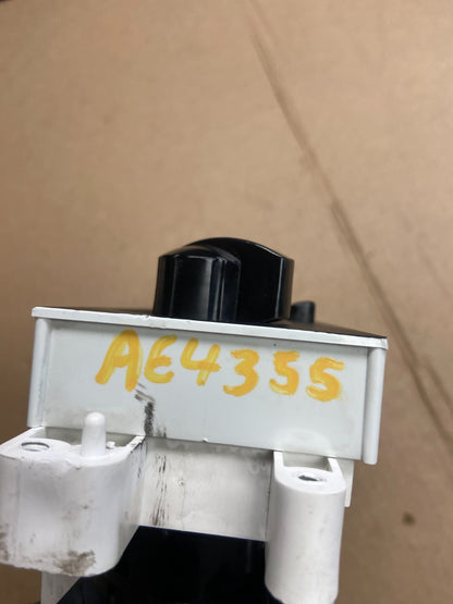 2001-2004 Nissan Xterra Heater A/C Climate Temperature Control AE43555