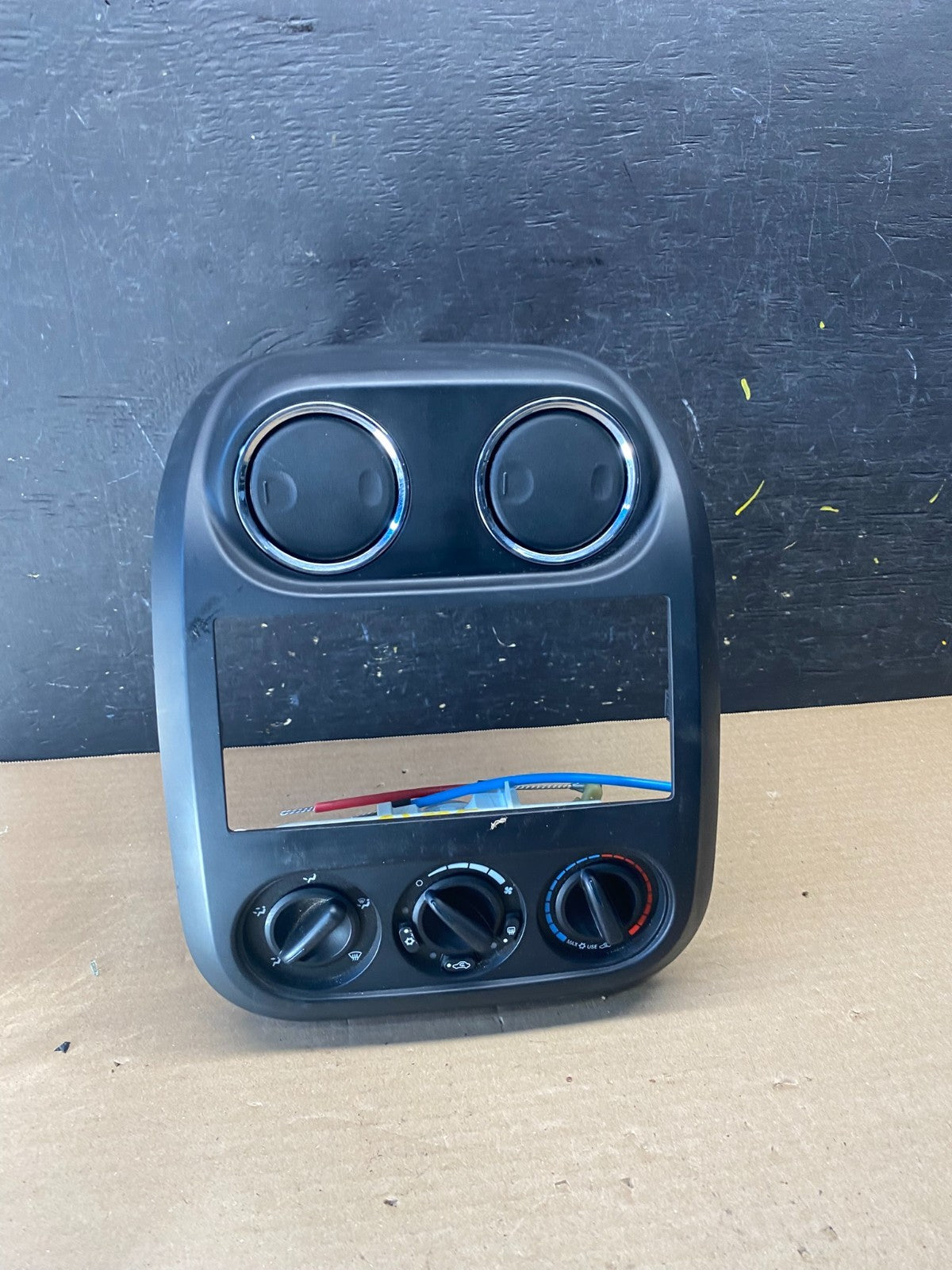 2009-2013 Jeep Patriot Dash Climate Temperature Control Radio Bezel OEM S2640 DG0