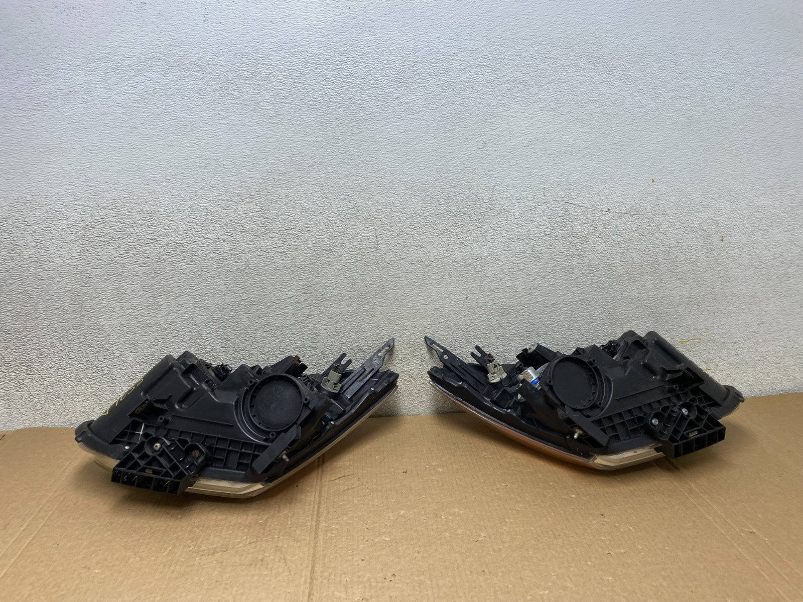 2009-2013 Nissan Rogue Left+Right Side Set Halogen Headlights V1058 DW10