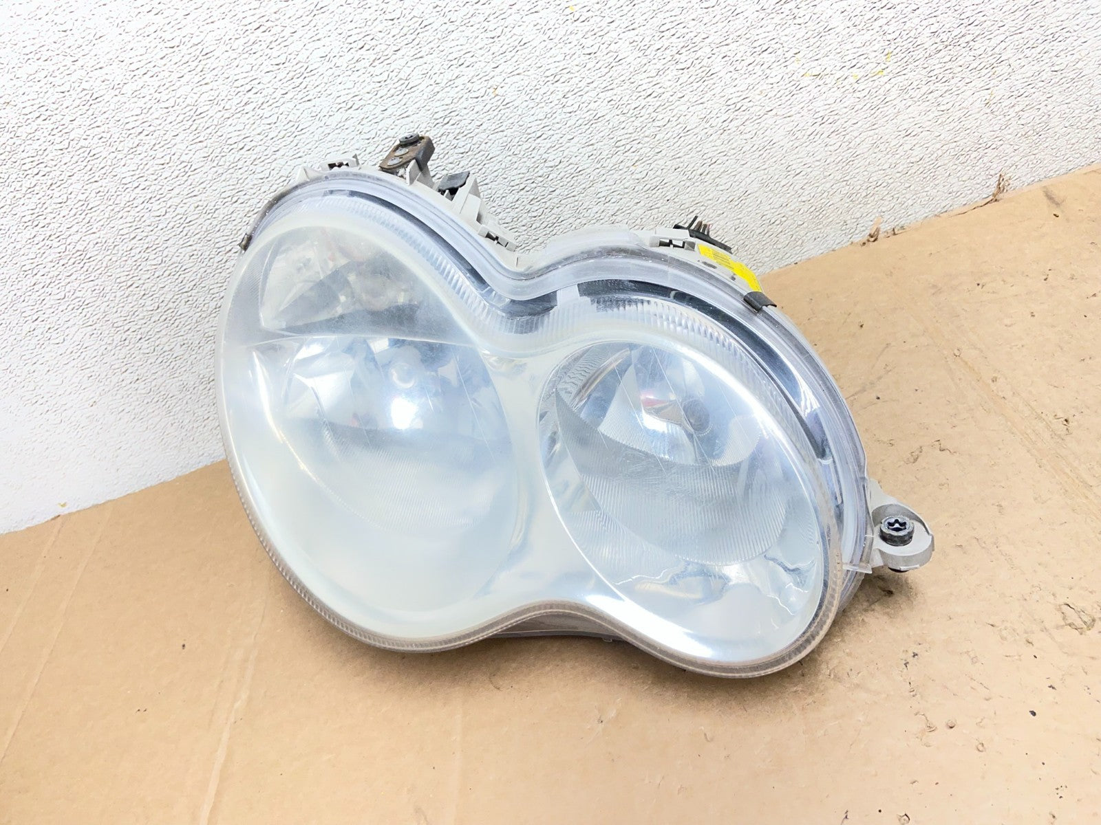 2005 to 2007 Mercedes-Benz C-Class Right Passenger Side Headlight AA52271