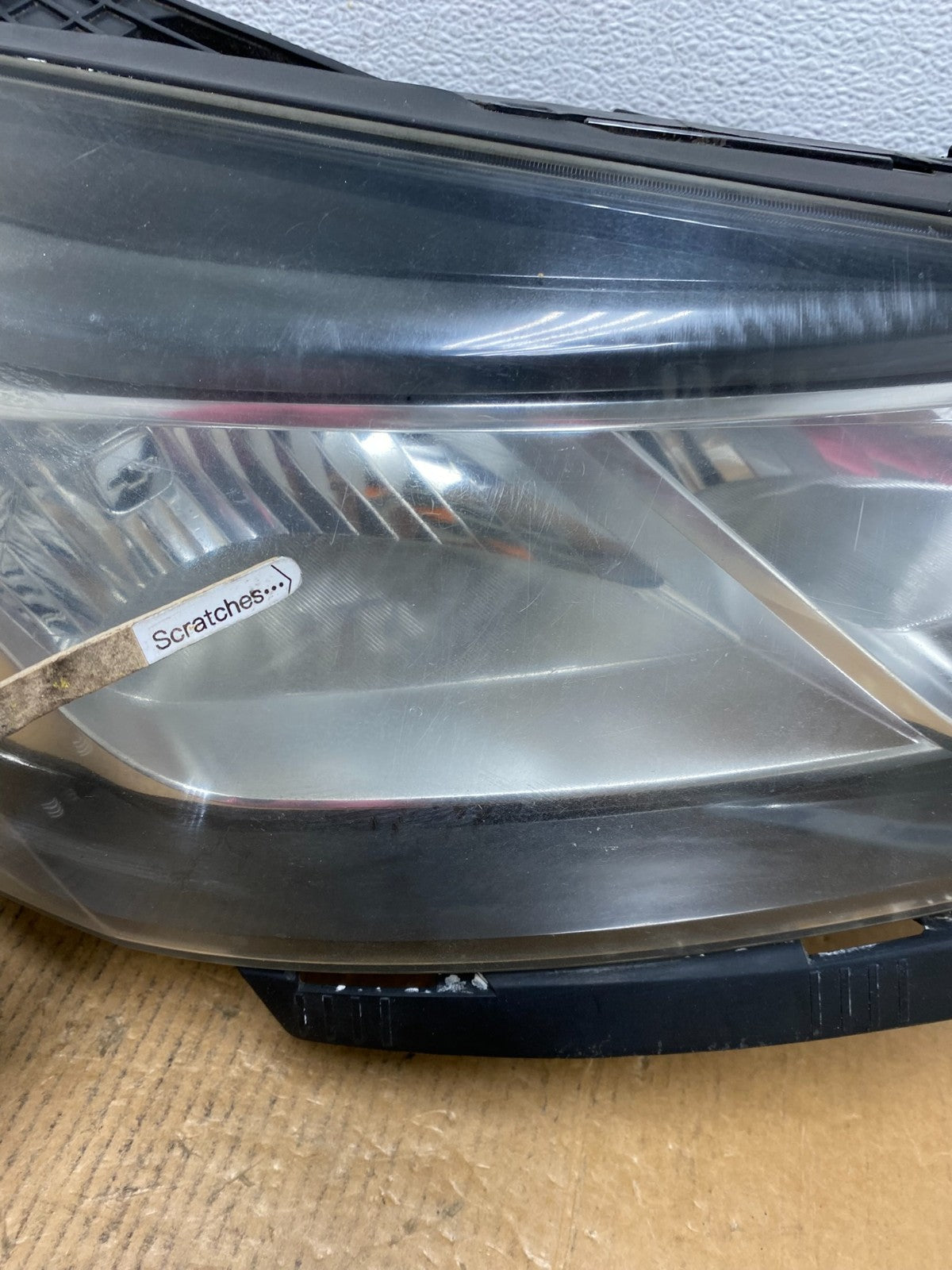2013-2017 Chevrolet Traverse Right Passenger Side Halogen Headlight AE0553 DW3