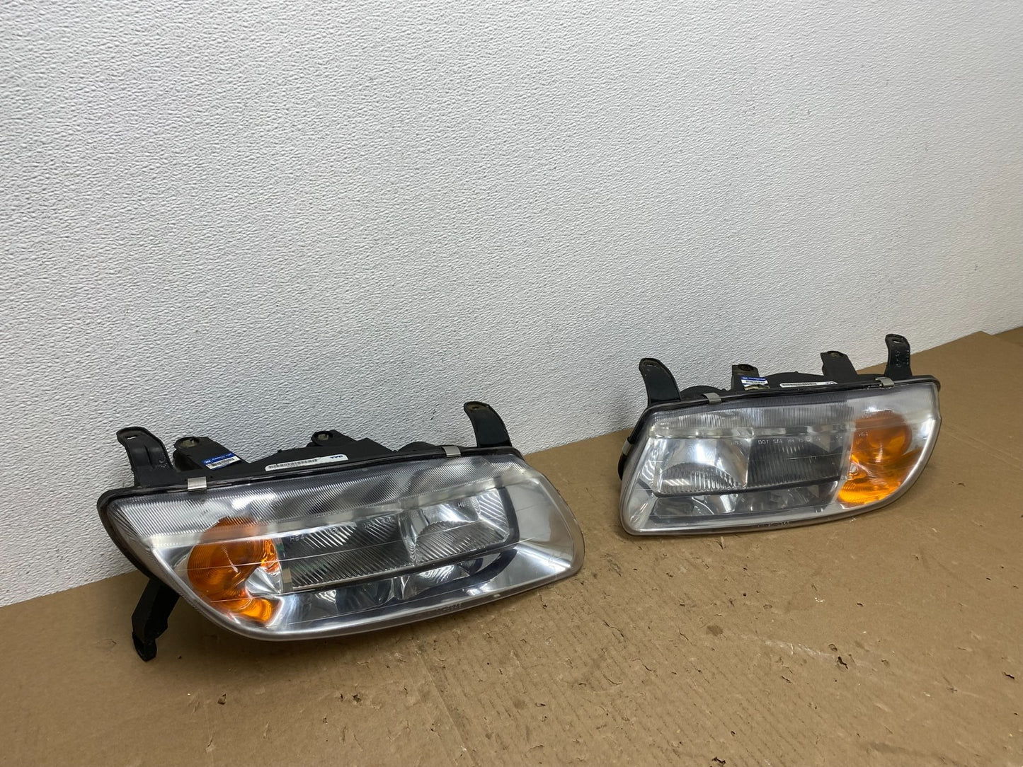 2000 to 2002 Saturn L Series Left+Right Set Halogen Headlights TYC AB6965 DW2