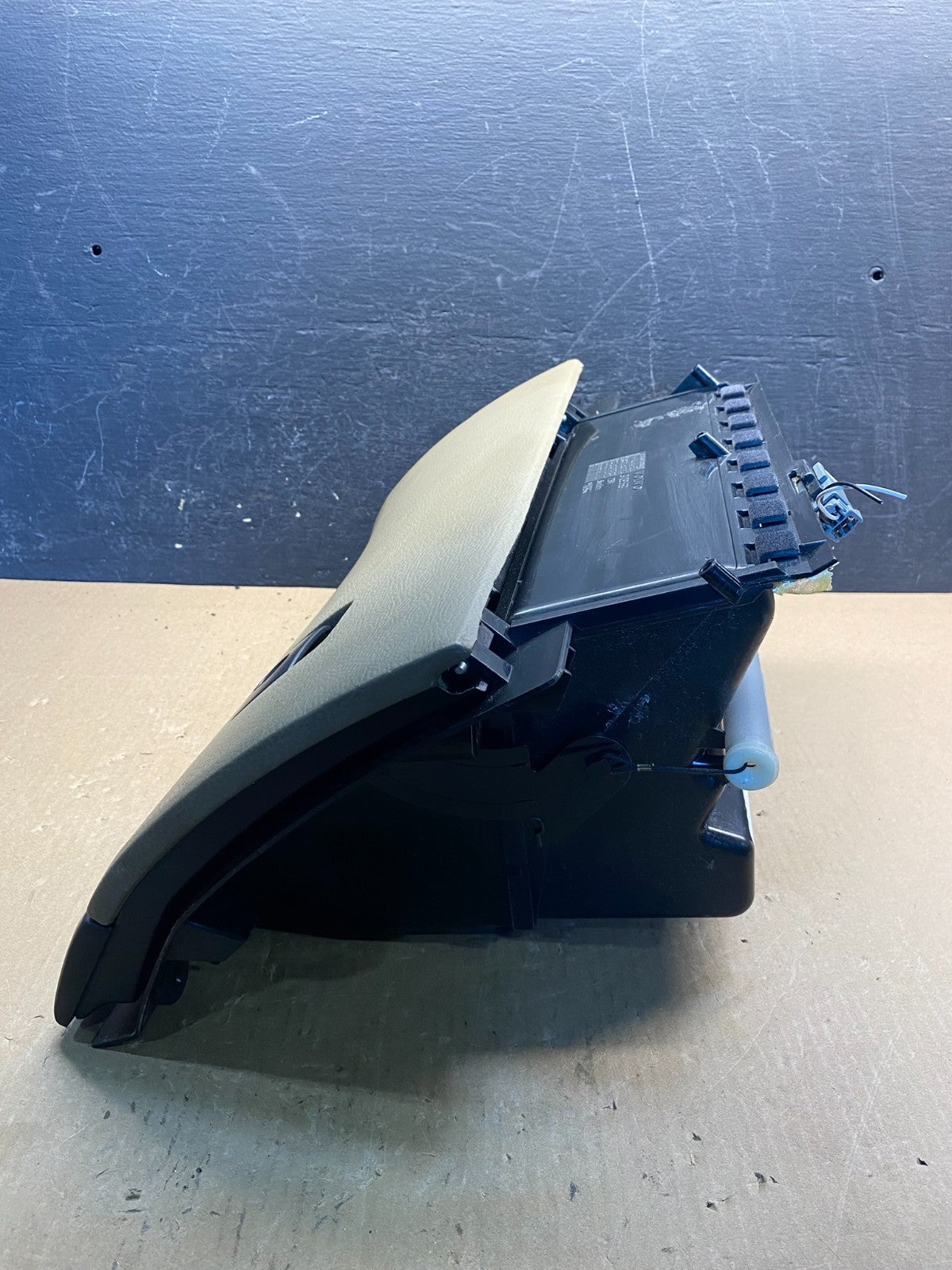 2003 to 2006 Volvo XC90 Dash Glove Box Storage Compartment AG1870 DG1