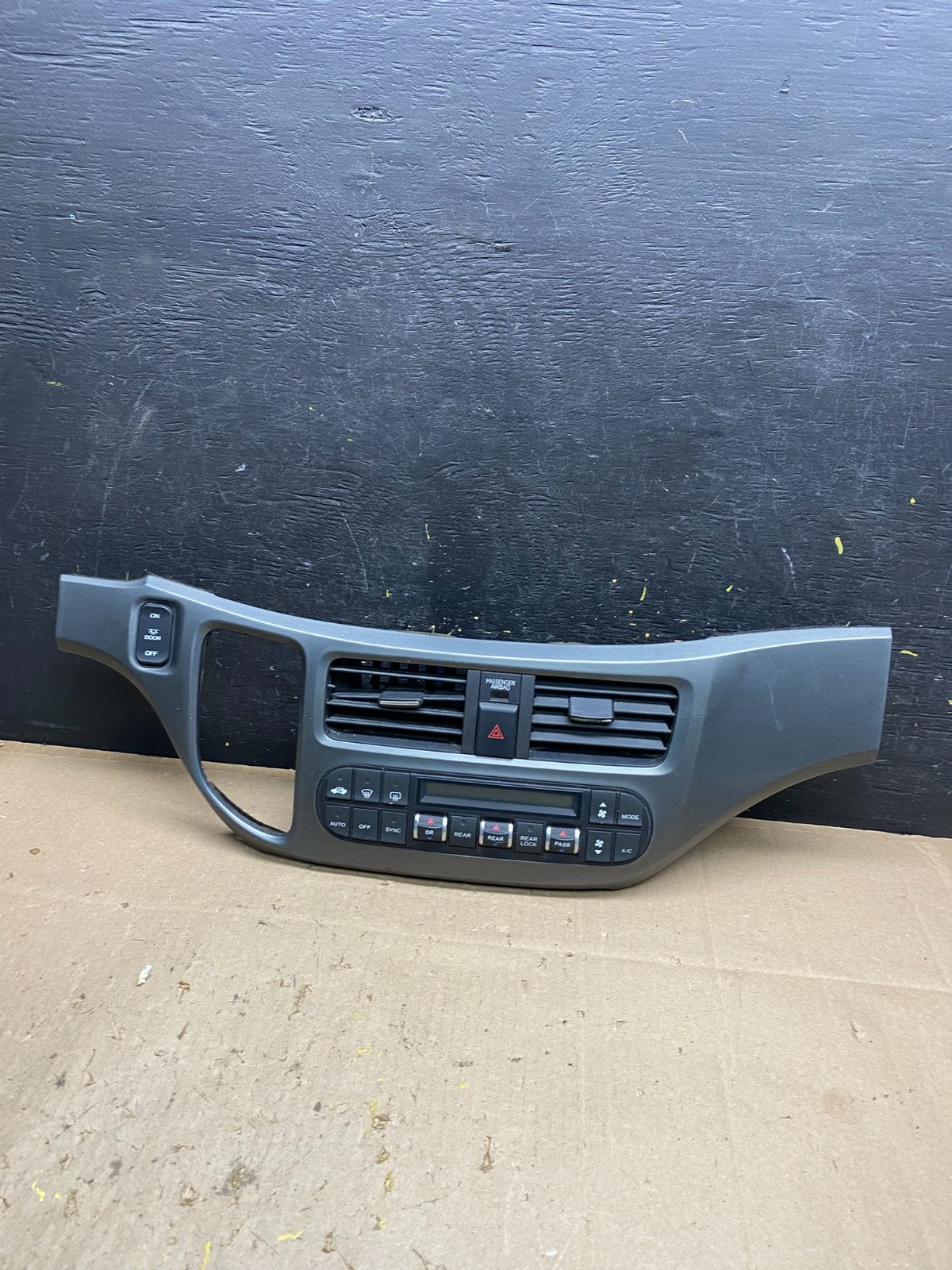 2005 to 2010 Honda Odyssey Radio Climate Control Dash Trim Bezel u4892 DG0