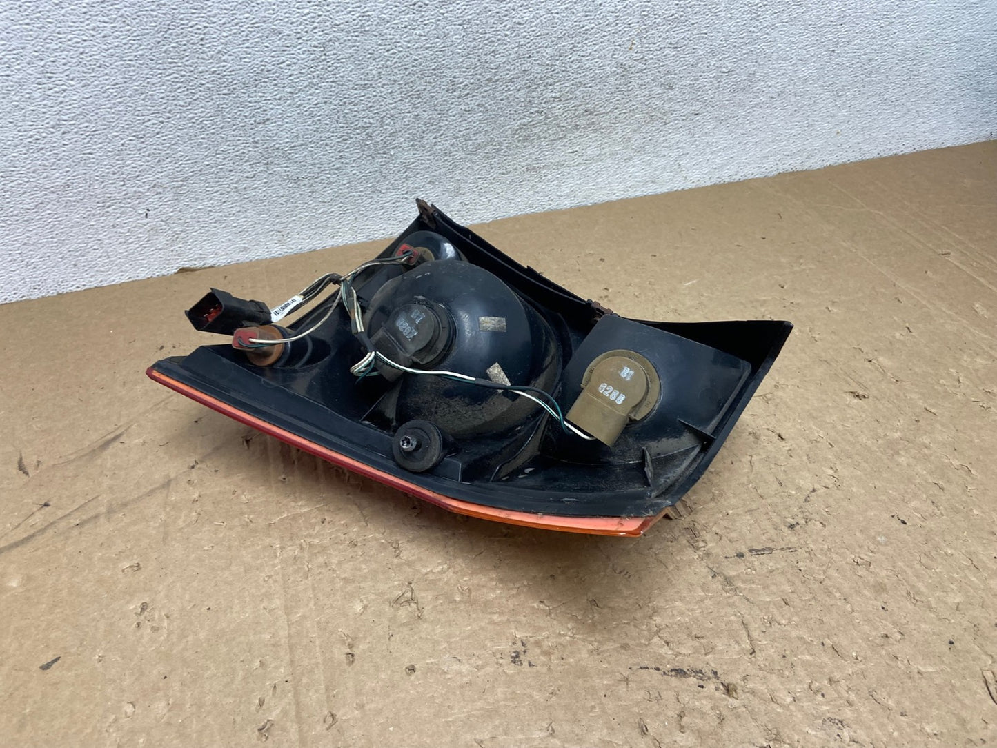 2004 2005 2006 Chrysler Pacifica Left Driver LH Tail Light AG1394 LK4