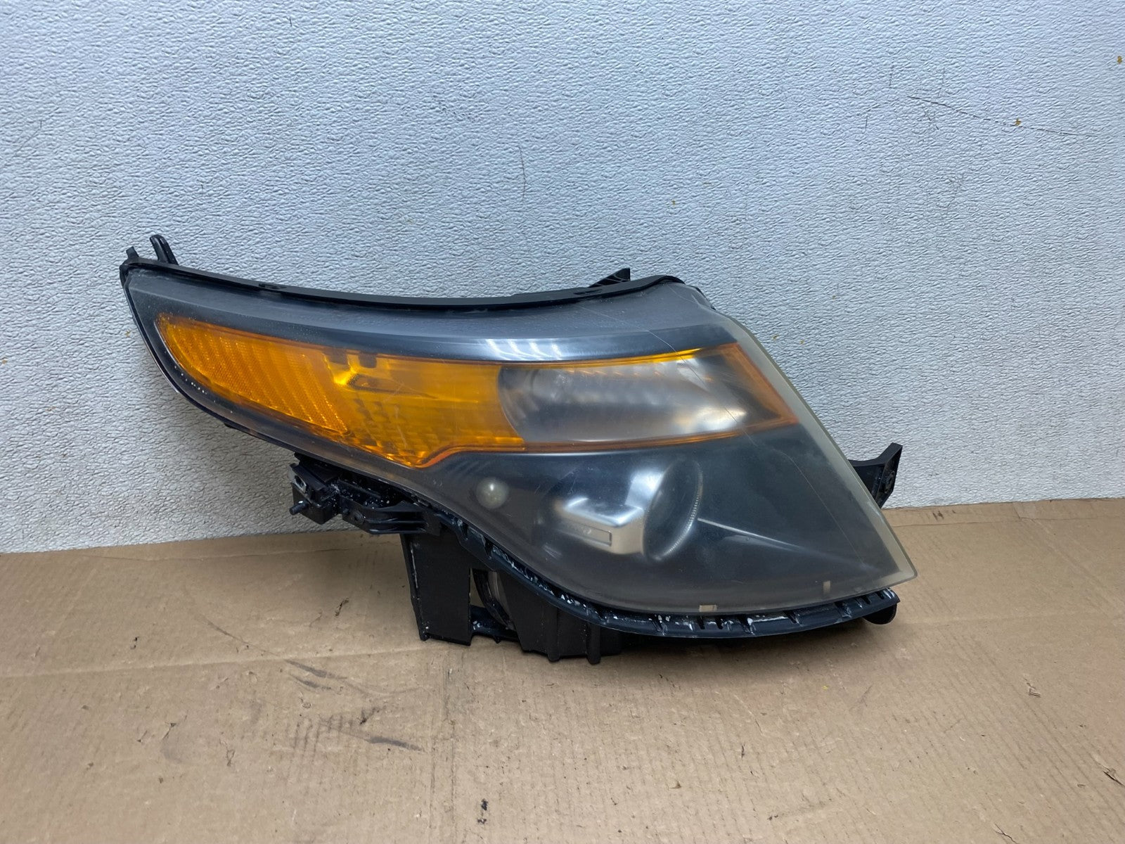 2011 to 2015 Ford Explorer Police Right Passenger Halogen Headlight Oem R7483 DW0