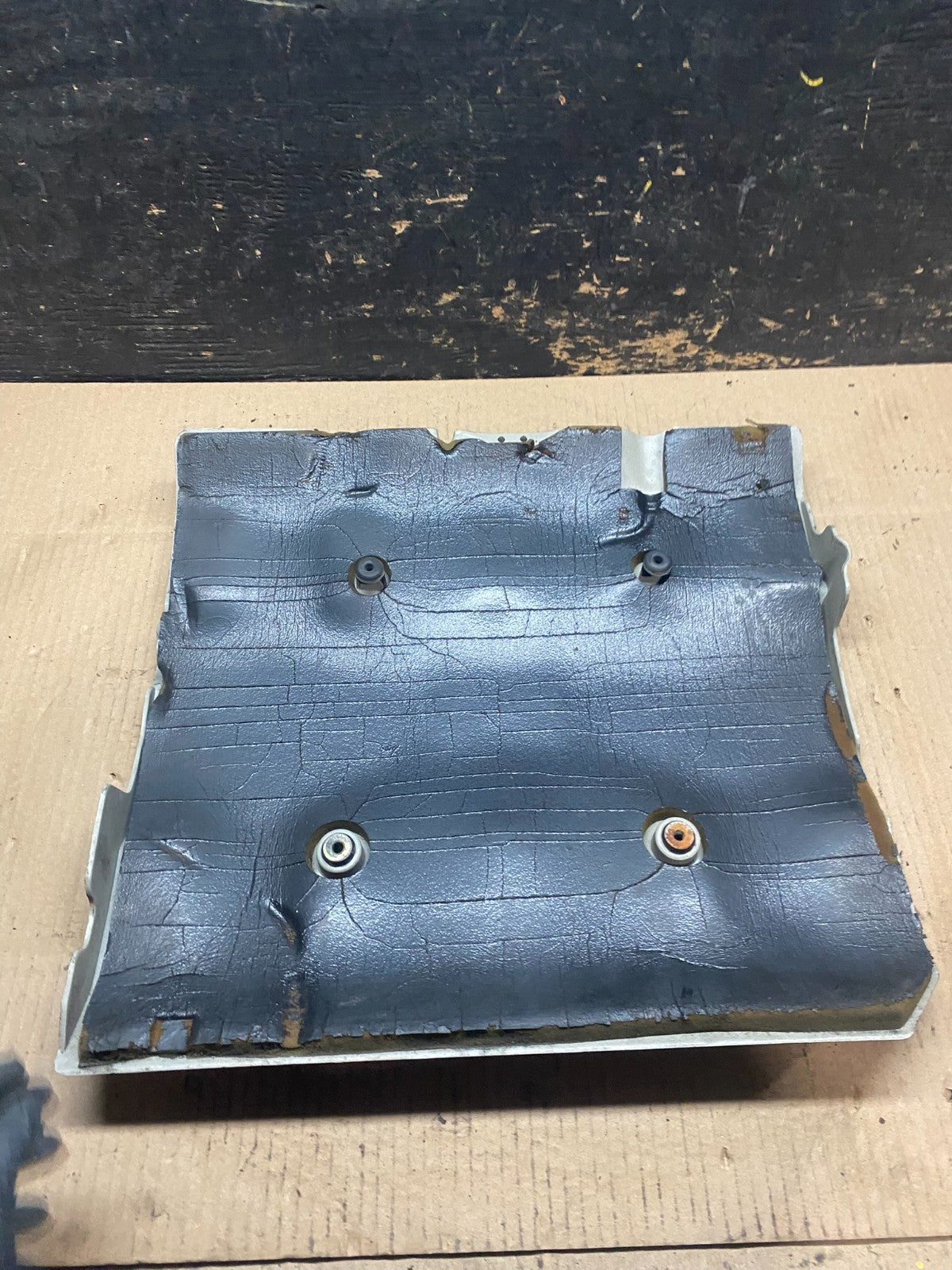 2001 to 2004 Cadillac Deville Seville Northstar Engine Motor Cover W5580 DG5