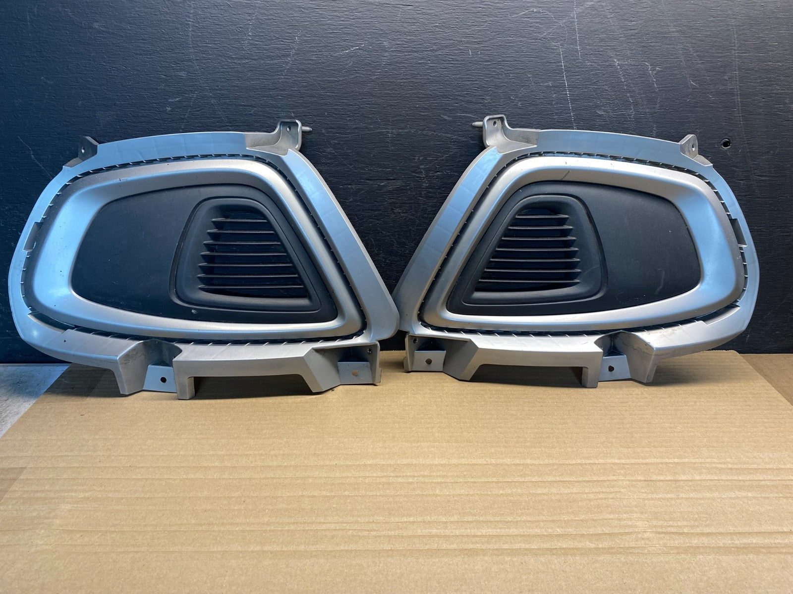 2016-2018 Kia Sorento Front Left+Right Set Bumper Fog Light Cover AF0107 DW0