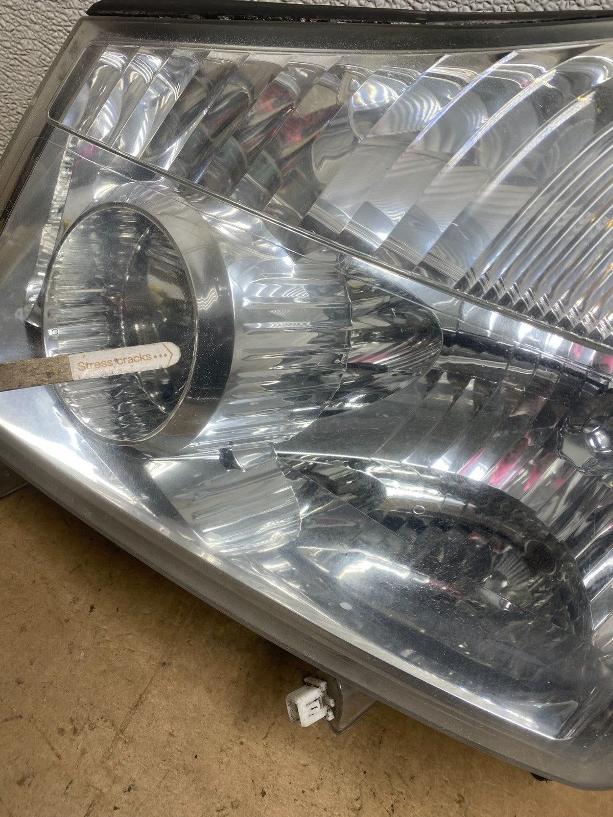 2004 to 2007 Nissan Armada Left Driver Lh Side Headlight Halogen X6702 DW6