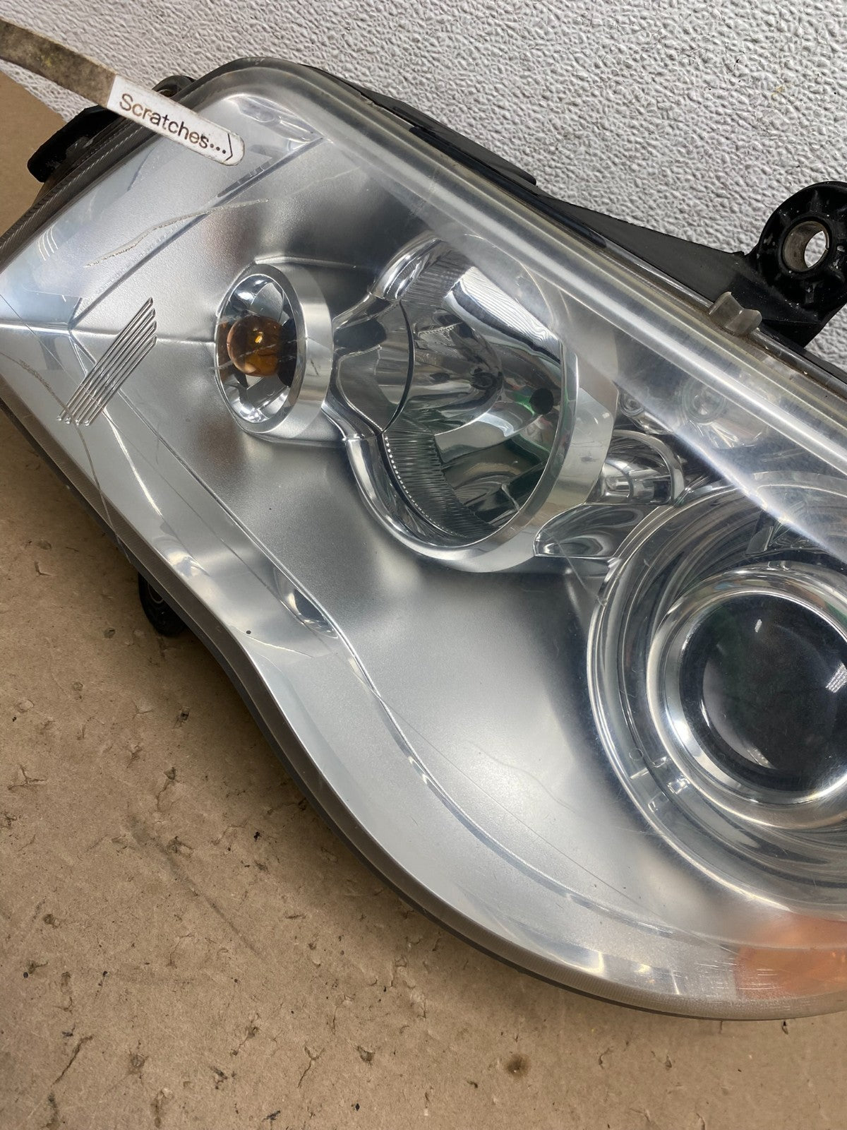 2008 to 2016 Chrysler Town and Country Left Driver LH Xenon Headlight AG4295 DW3