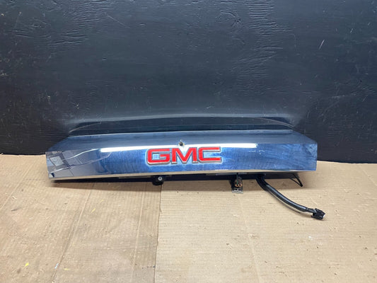2011-2015 GMC Terrain Tailgate Chrome Finish Molding with Camera Oem E34310