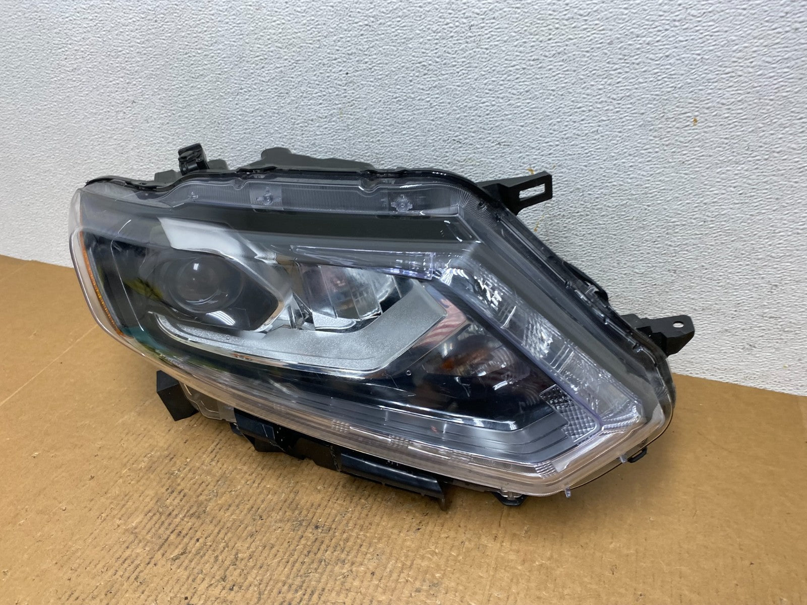 2014 2015 2016 Nissan Rogue Right Passenger RH Halogen Headlight TYC AE0281 DW1