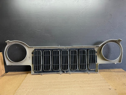 2002 2003 2004 Jeep Liberty Grill Grille Plastic OEM ab7668 DG8