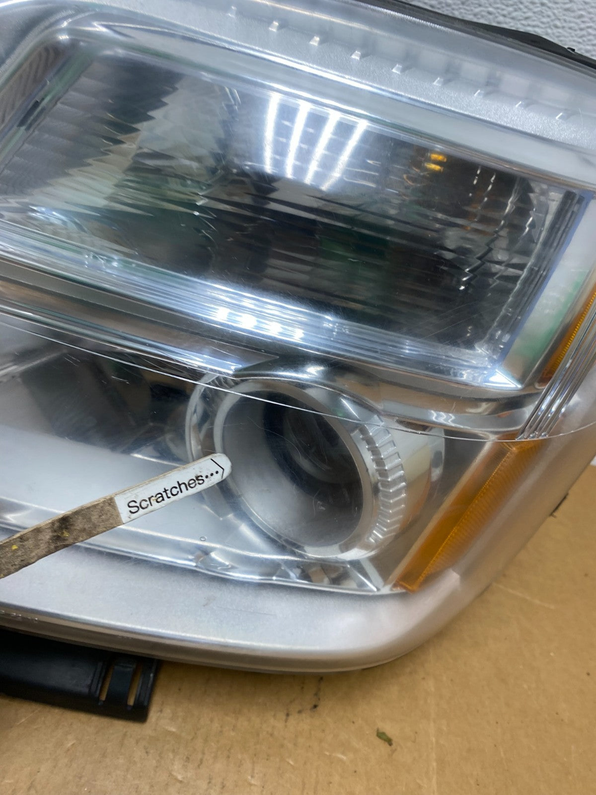 2010 to 2015 GMC Terrain Halogen Left Driver Lh Side Headlight AD8952 DW3