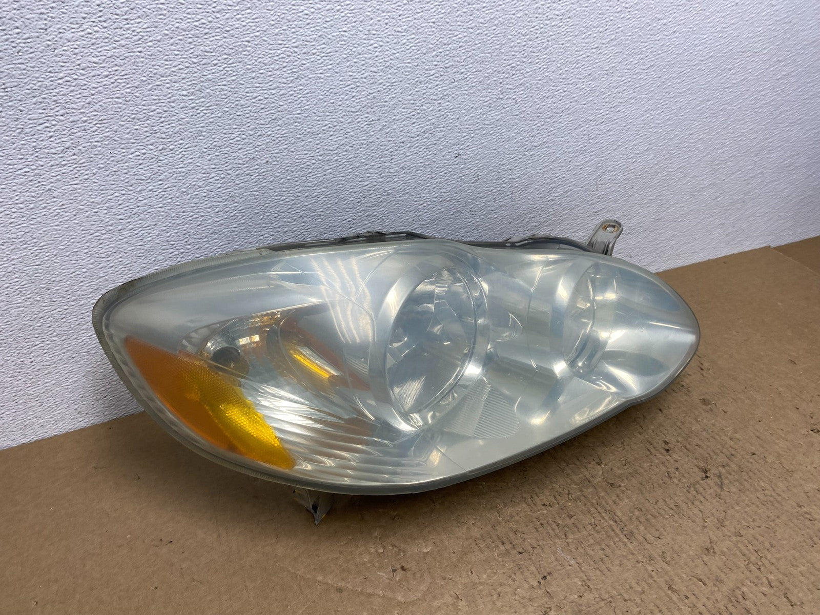 2005 to 2008 Toyota Corolla Right Passenger RH side Headlight Oem AC1598 DW2