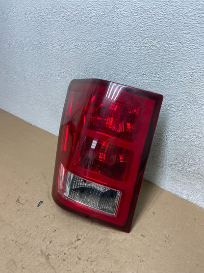2005 to 2006 Jeep Grand Cherokee Left Driver Side Lh Tail Light AG43571