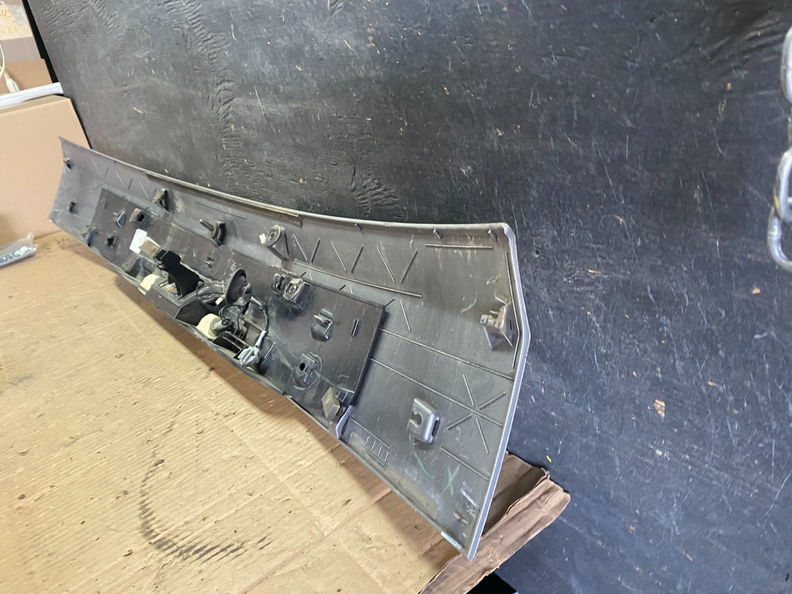 2011-2018 Dodge Grand Caravan Rear Tail Gate Trim Molding Panel OEM u6458 DG10