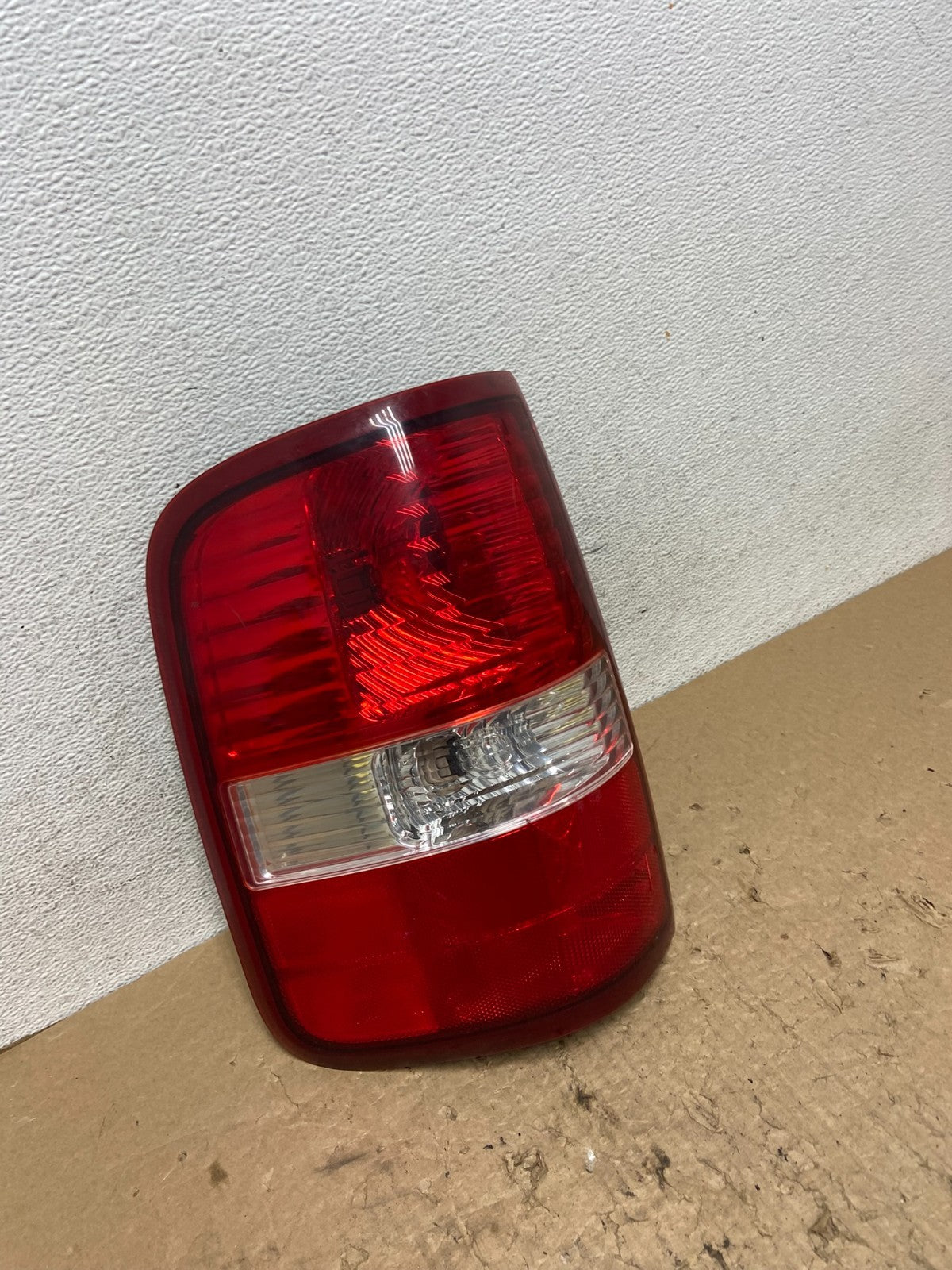 2004 to 2008 Ford F150 F-150 Left Driver LH Side Tail Light AF8396 DW2