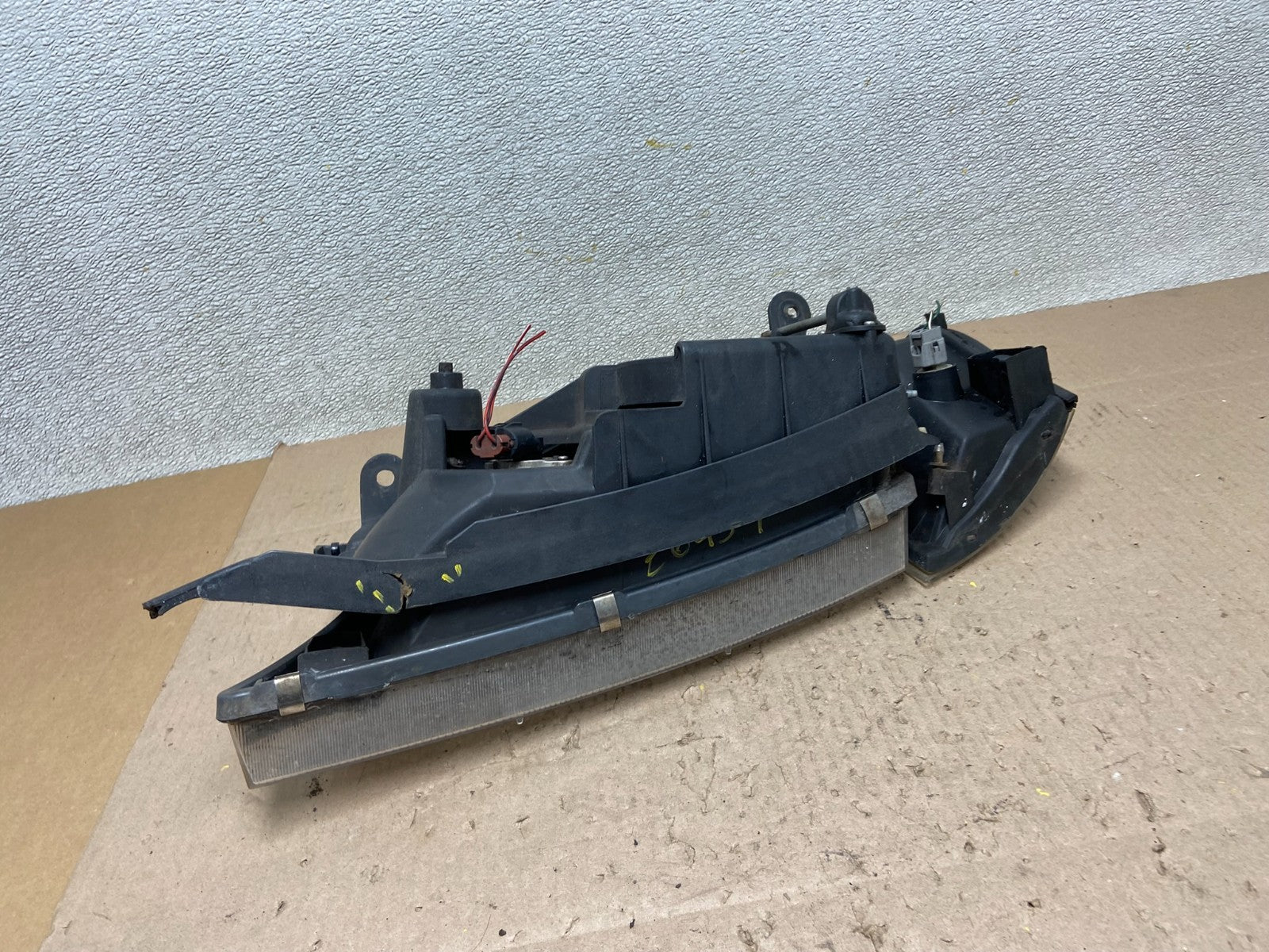1995 to 1998 Nissan Sentra Passenger Right Side Headlight Z6459 DW9