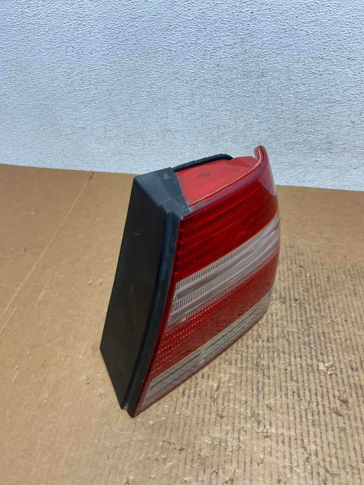 2004 to 2005 Volkswagen Jetta Right Passenger RH Side Tail Light AE1397 LK2