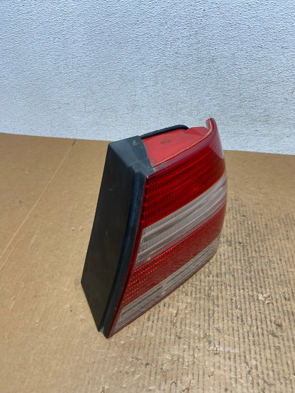 2004 to 2005 Volkswagen Jetta Right Passenger RH Side Tail Light AE1397 LK2