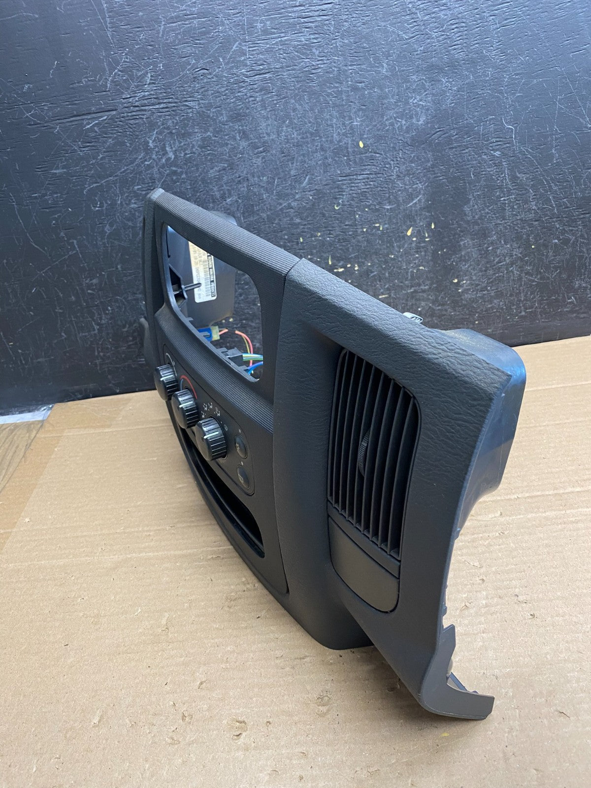 2002 to 2005 Dodge Ram Radio Climate Control Dash Air Vent Bezel Trim AG5261 DG2