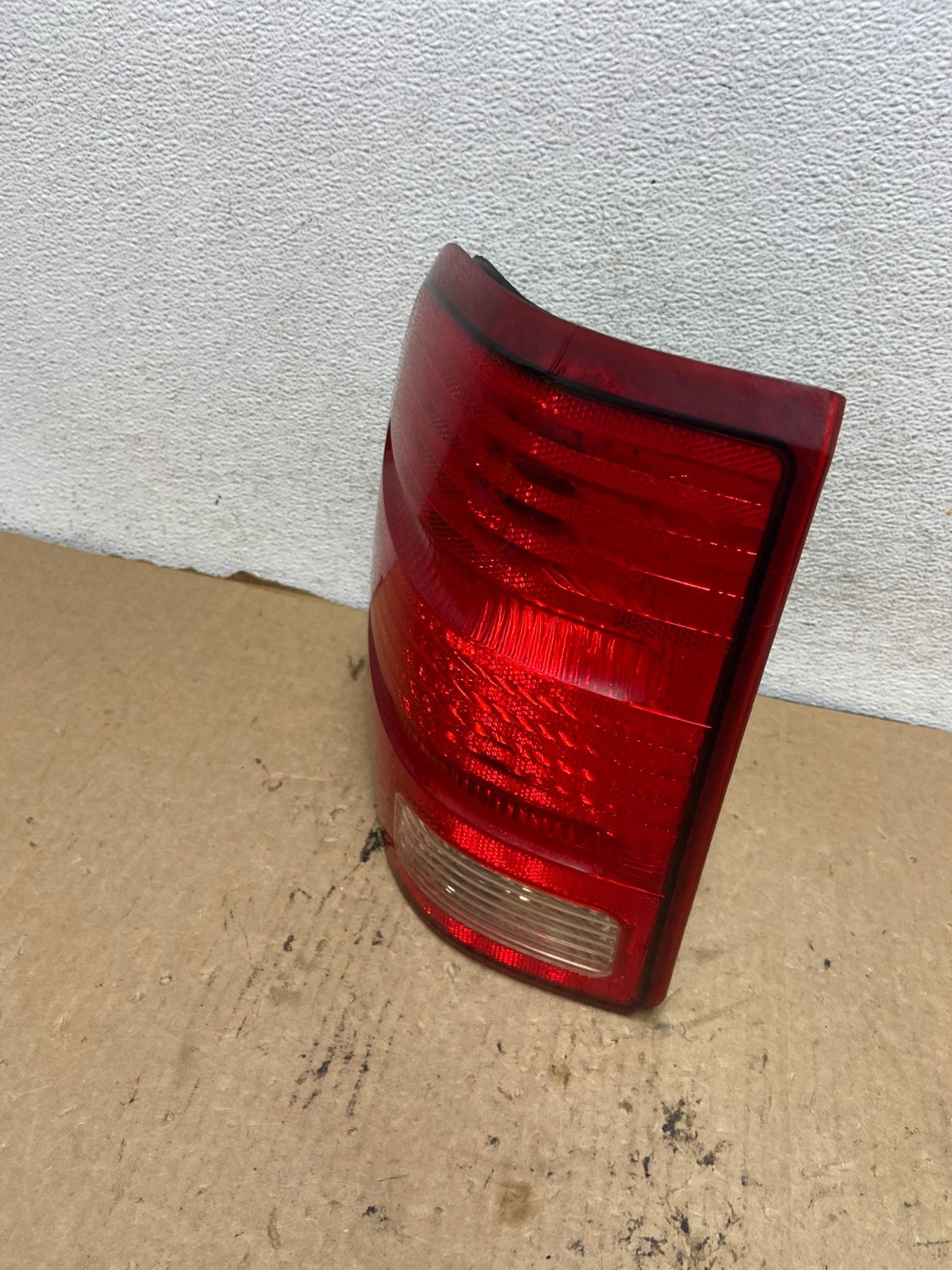 2002 to 2005 Ford Explorer Left Driver Lh Side Tail light AG2415 LK1