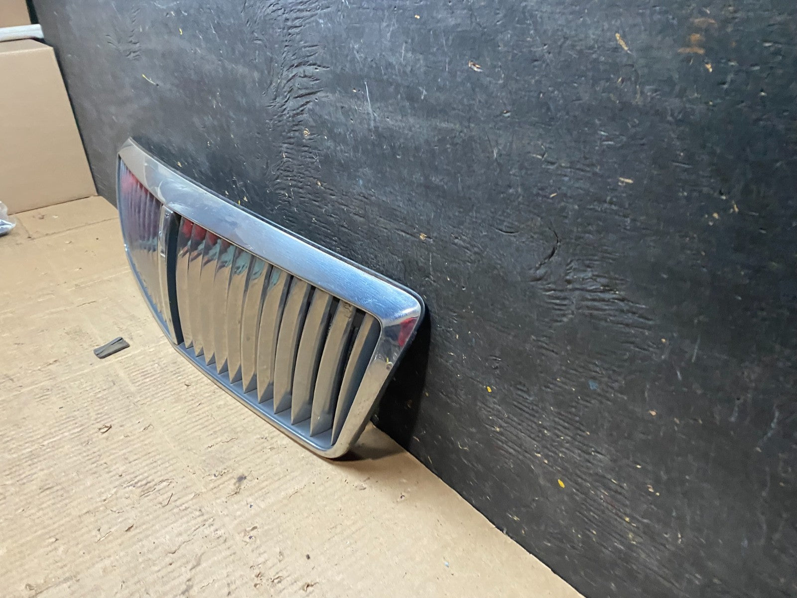 2002 to 2005 Hyundai XG350 Front Upper Grill Grille W/Emblem u6377  DG1