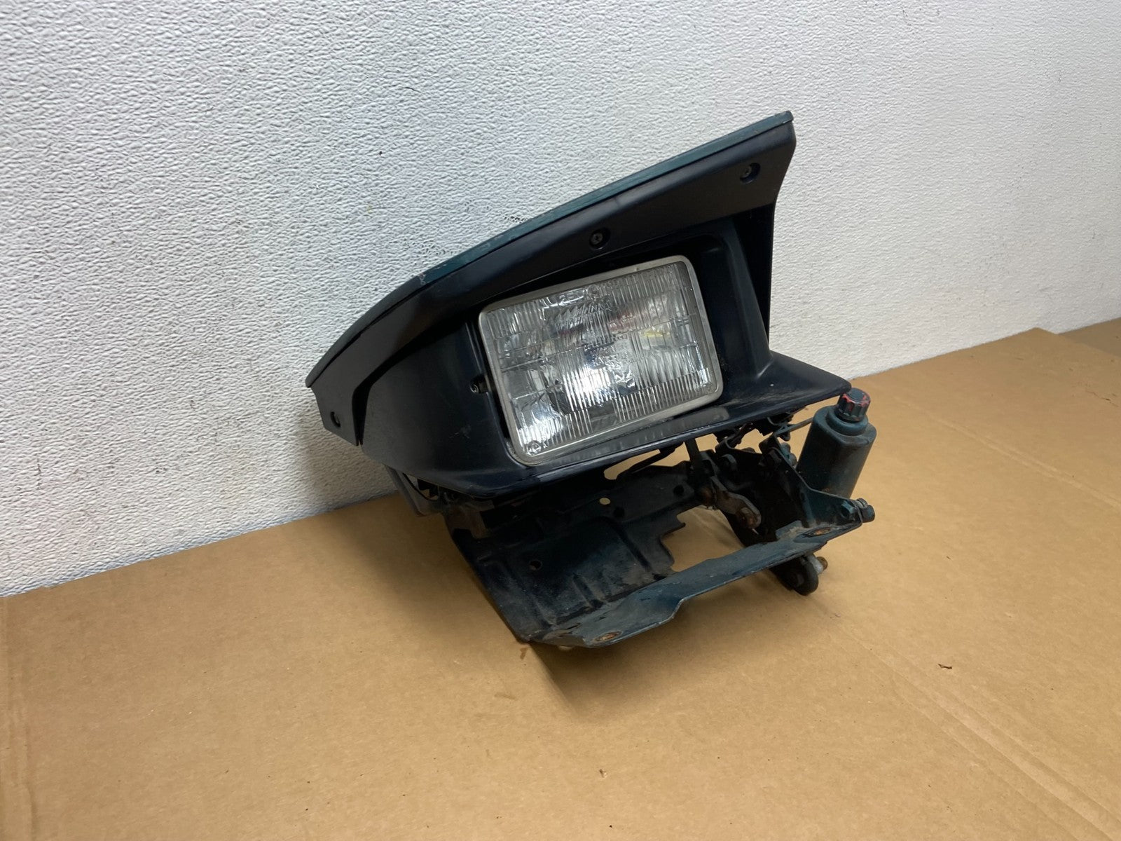 1991 to 1993 Mitsubishi 3000GT Right Passenger Headlight W Motor AD2551 DW2