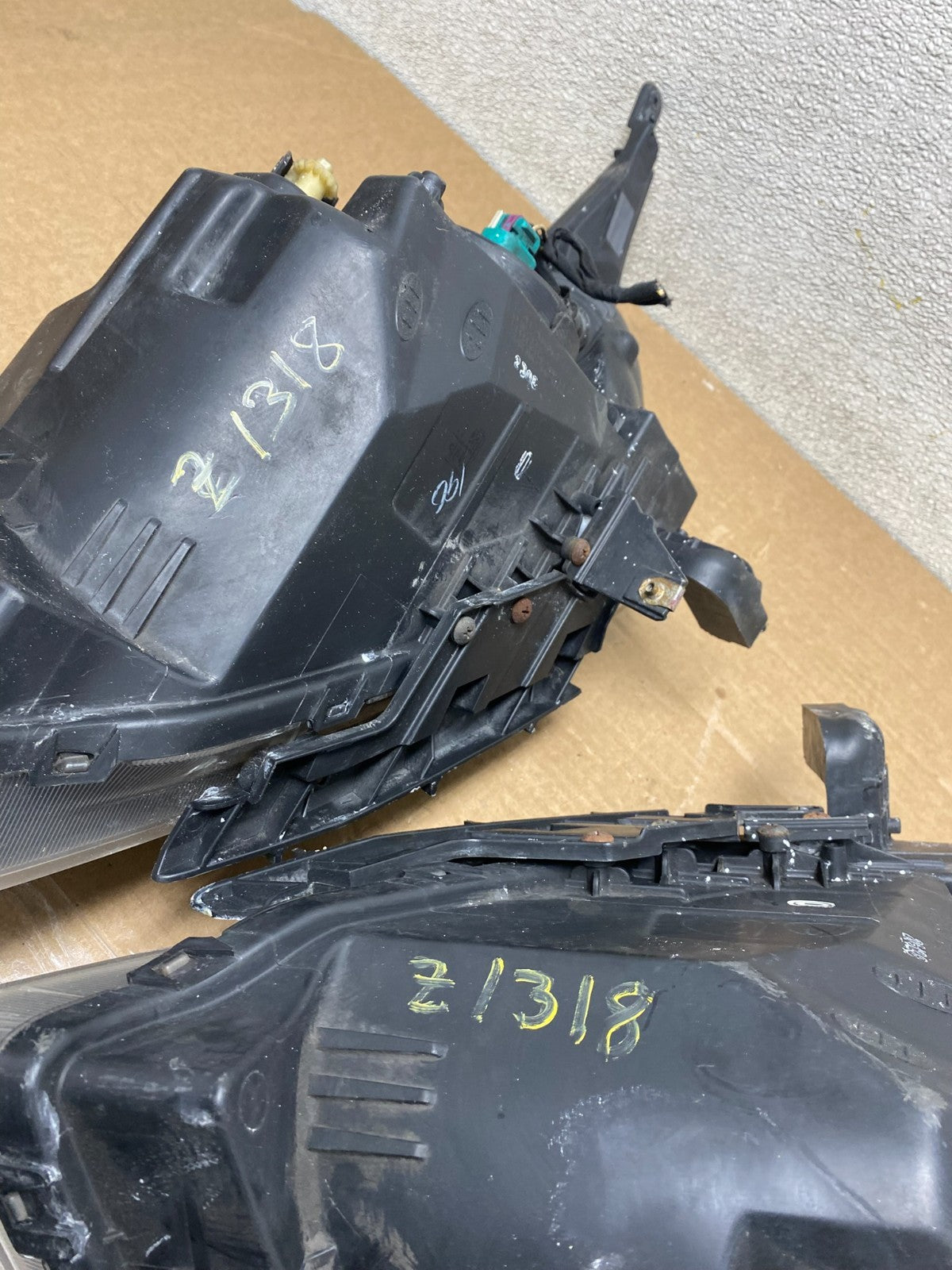 2011 to 2015 Chevrolet Cruze Halogen Left+Right Set Headlights Z1318 DW13