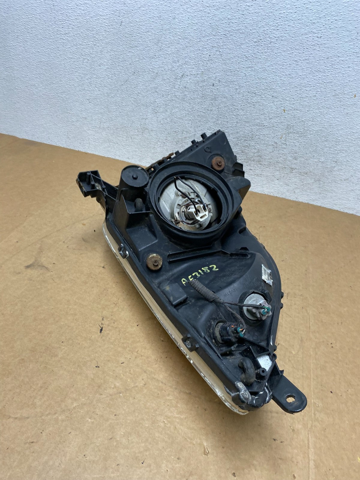 2004-2005 Toyota Prius Right Passenger RH Halogen Headlight AE3182 DW6