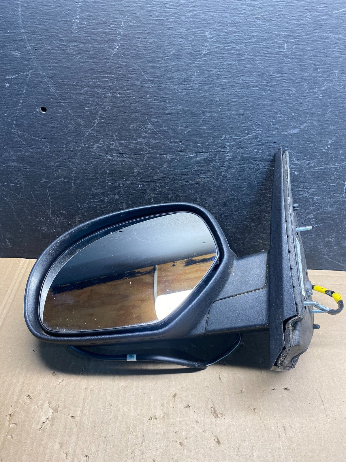 2007 to 2013 Chevrolet Tahoe Silverado Suburban Left Driver Mirror AE7949 DW7