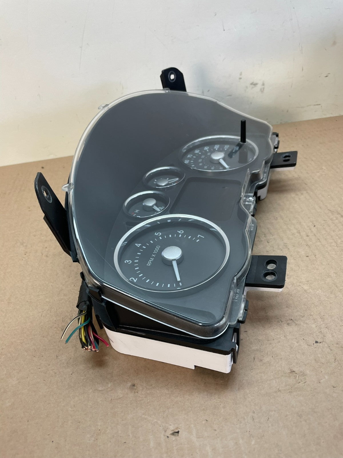 2005 to 2007 Mercury Montego Speedometer Cluster Gauge AI8520 DG1