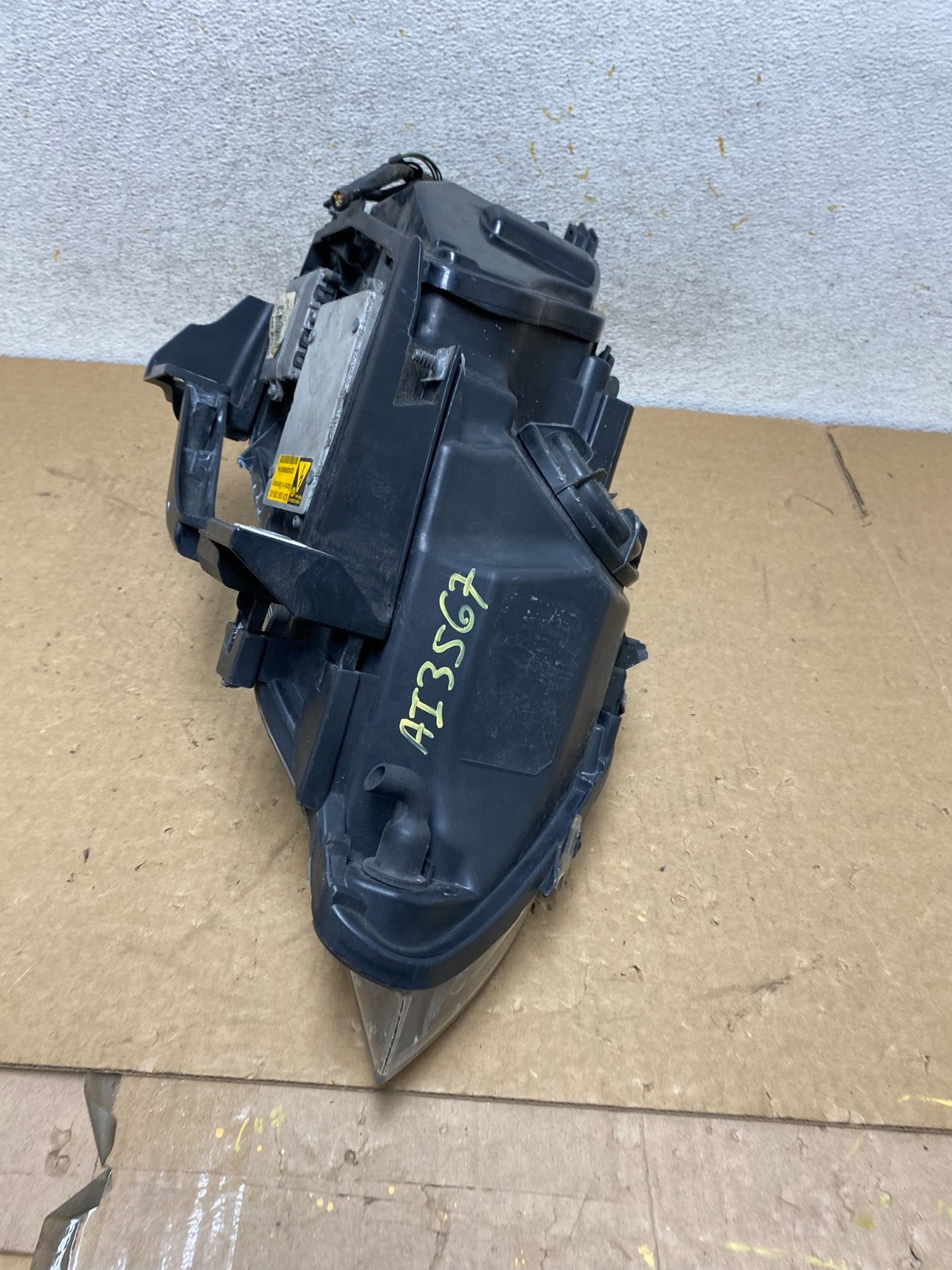 2004 to 2007 BMW 525i 5 Series Headlight Left Driver LH Xenon AFS AI3567 DW8