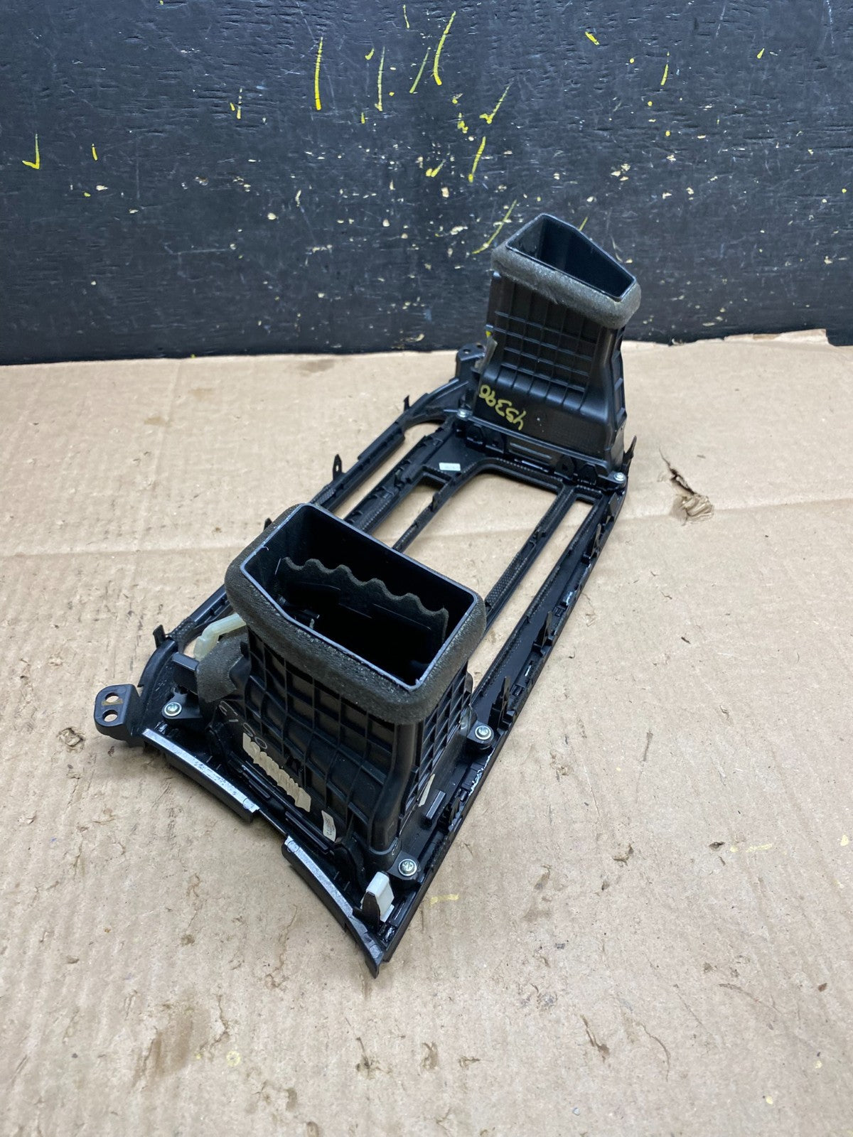 2017 - 2019 Hyundai Elantra Center Radio Climate Control Air Vent Bezel Y5390 DG5