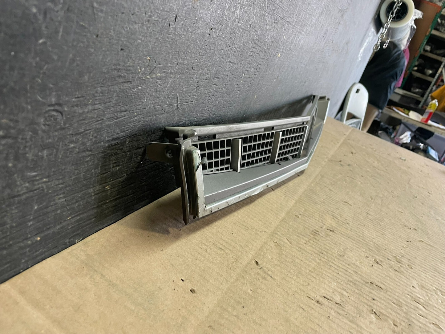 2008 to 2011 Cadillac Cts front Lower Grill Grille J7146 PS2