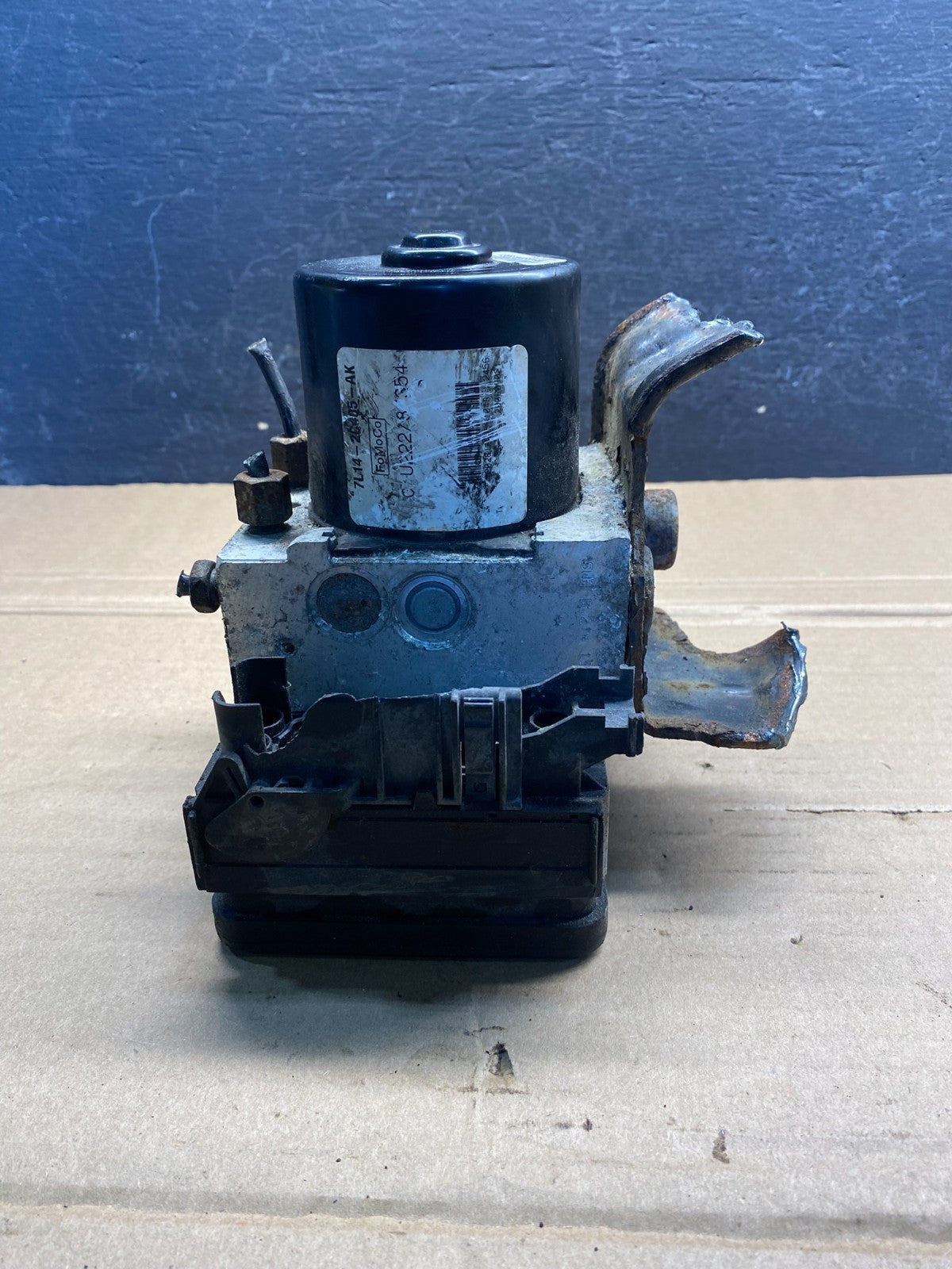 2003 - 2004 Ford Expedition ABS Anti Lock Brake Pump Module AE8087 DG5