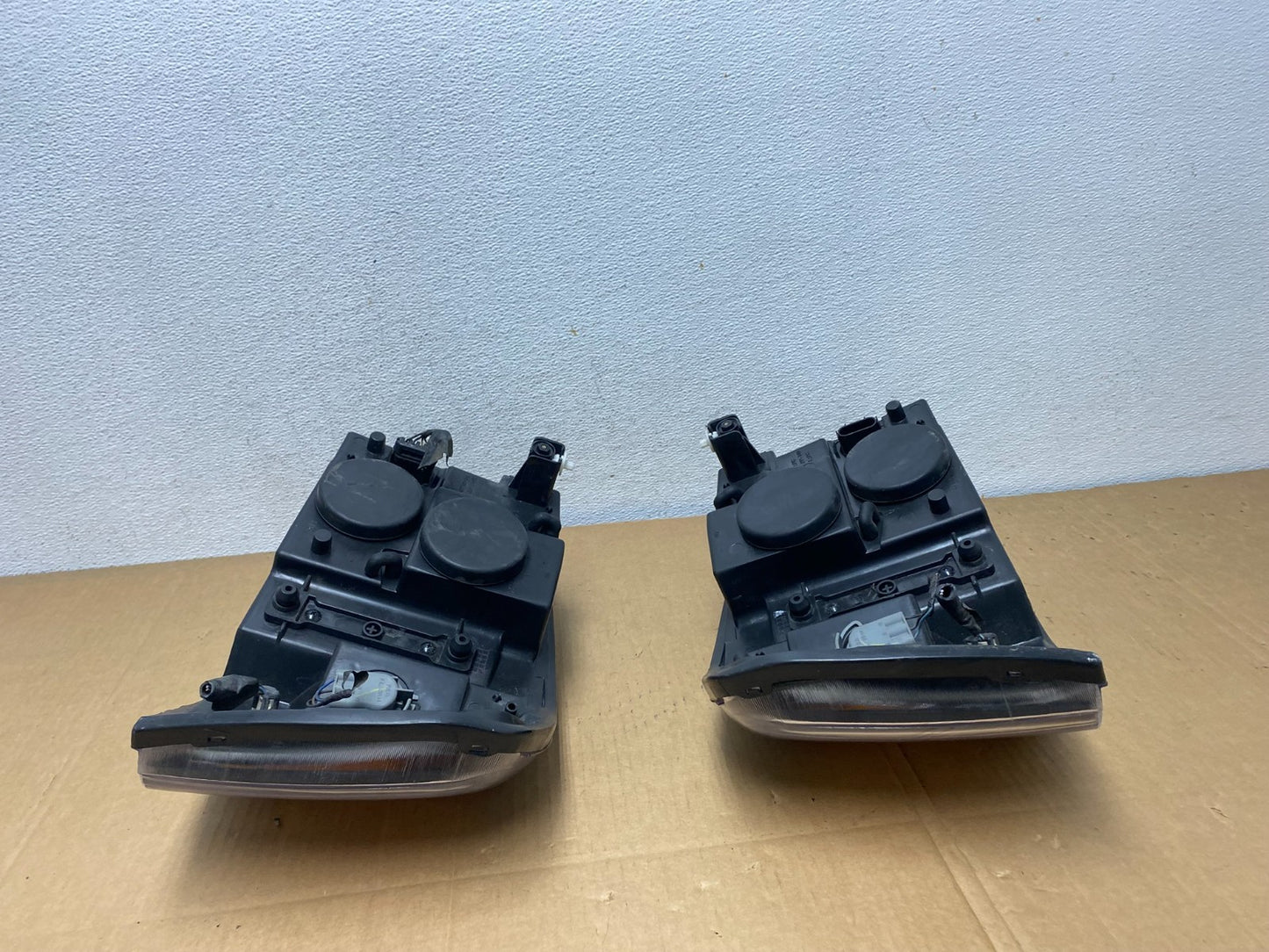 2002 to 2009 Gmc Envoy Left+Right Set Black Headlights Halogen AD0730 DW8