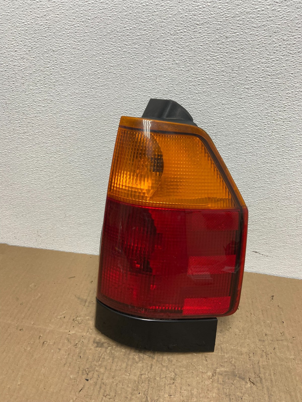 2002-2009 GMC Envoy Right Passenger RH Side Tail Light Oem AB8571 DW0