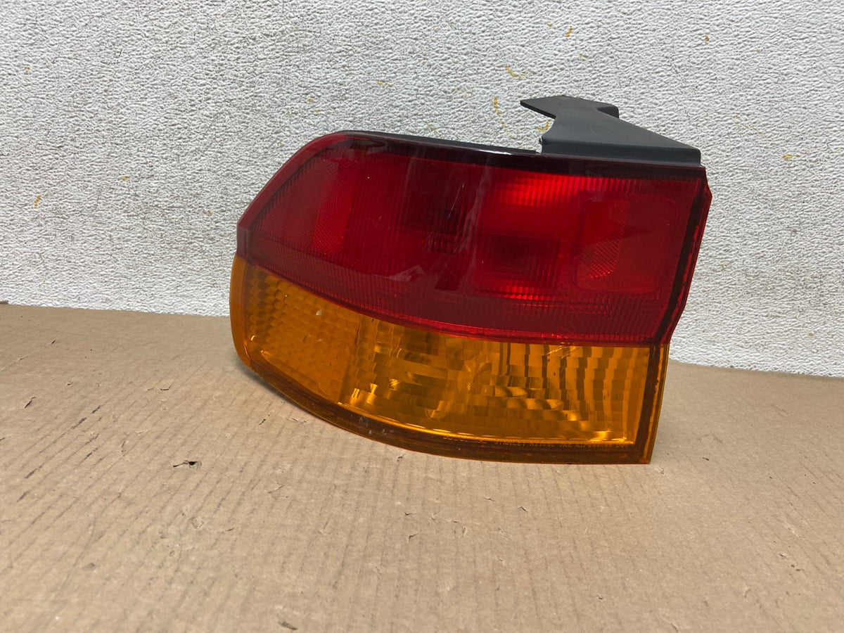 2002 2003 2004 Honda Odyssey Left Driver LH Side Tail Light AH5788 LK0