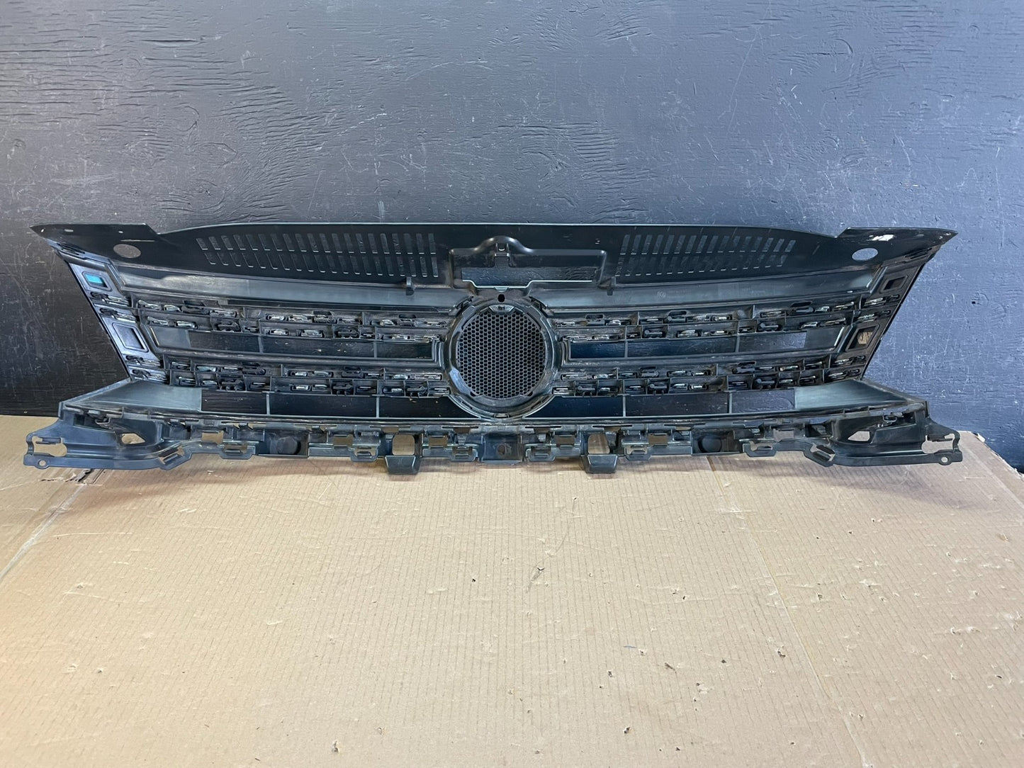 2012 to 2017 Volkswagen Tiguan Front Upper Grill Grille AE3602 DG3