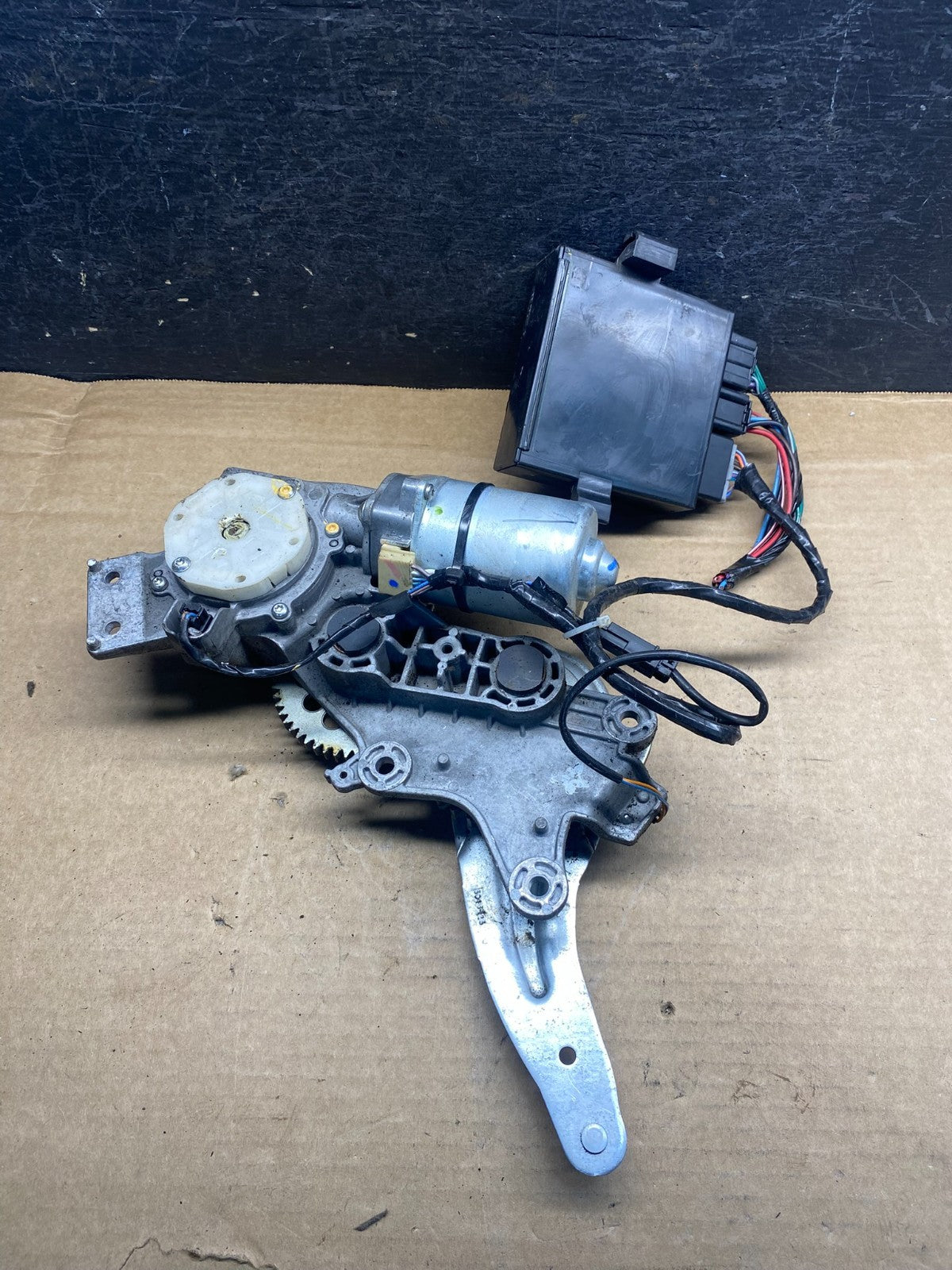 2009 to 2016 GMC Acadia Rear Trunk Liftgate Power Motor Actuator AH4947 DG1