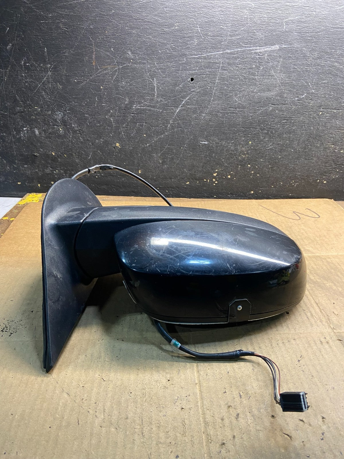 2007-2013 Chevrolet Tahoe Silverado Suburban Right Passenger Mirror OEM Y3978 DG2