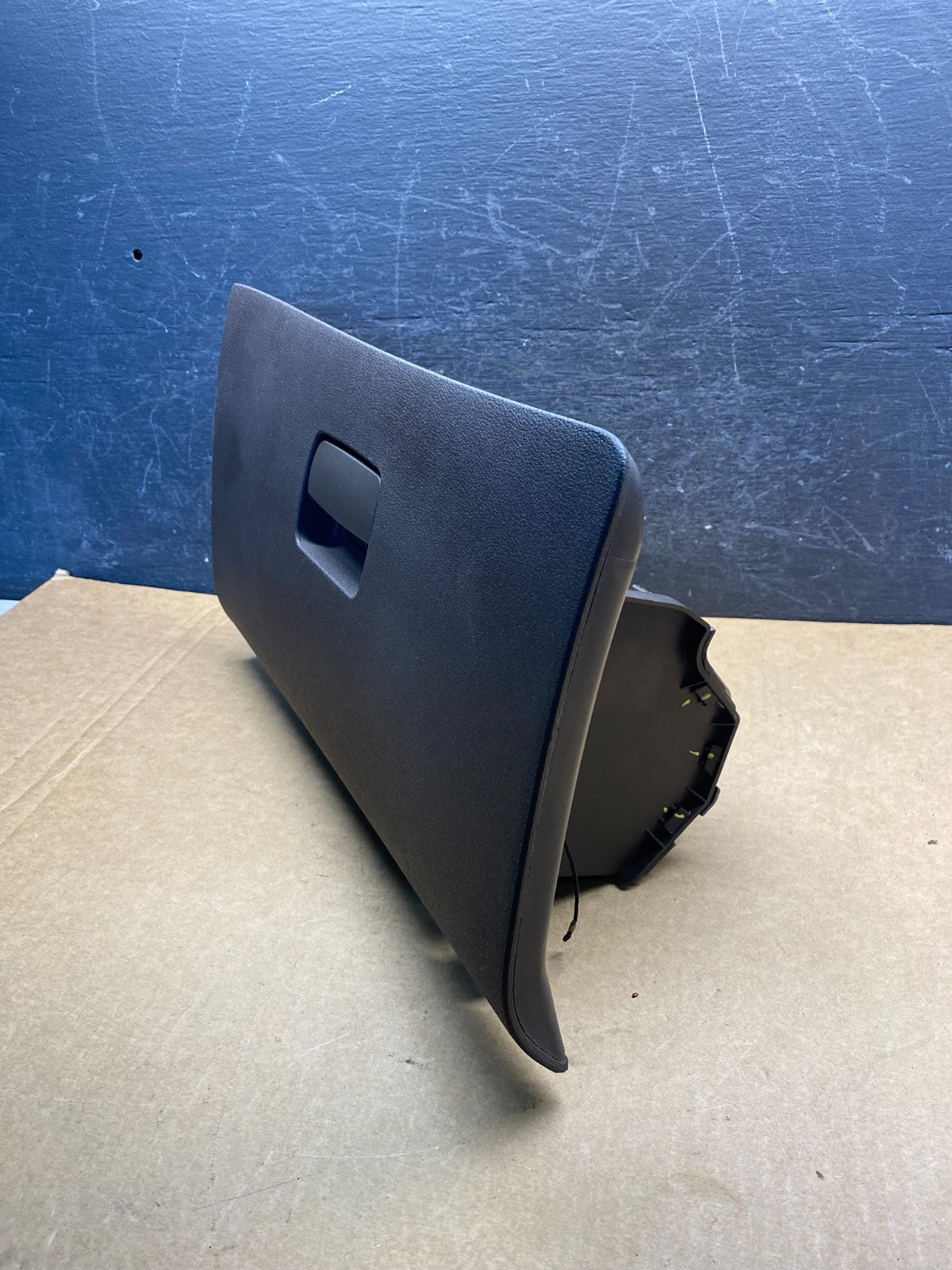 2009 to 2012 Chevrolet Malibu Right Passenger Side Glove Box AH6968 DG2